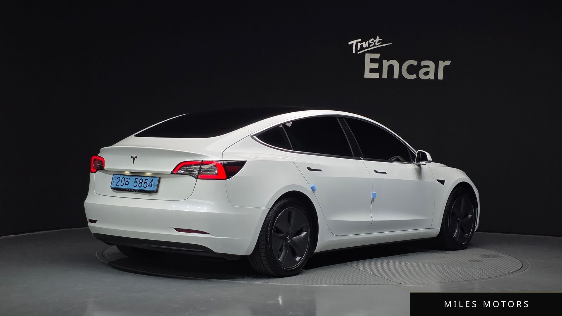 Tesla Model 3 2020 — миниатюра 2
