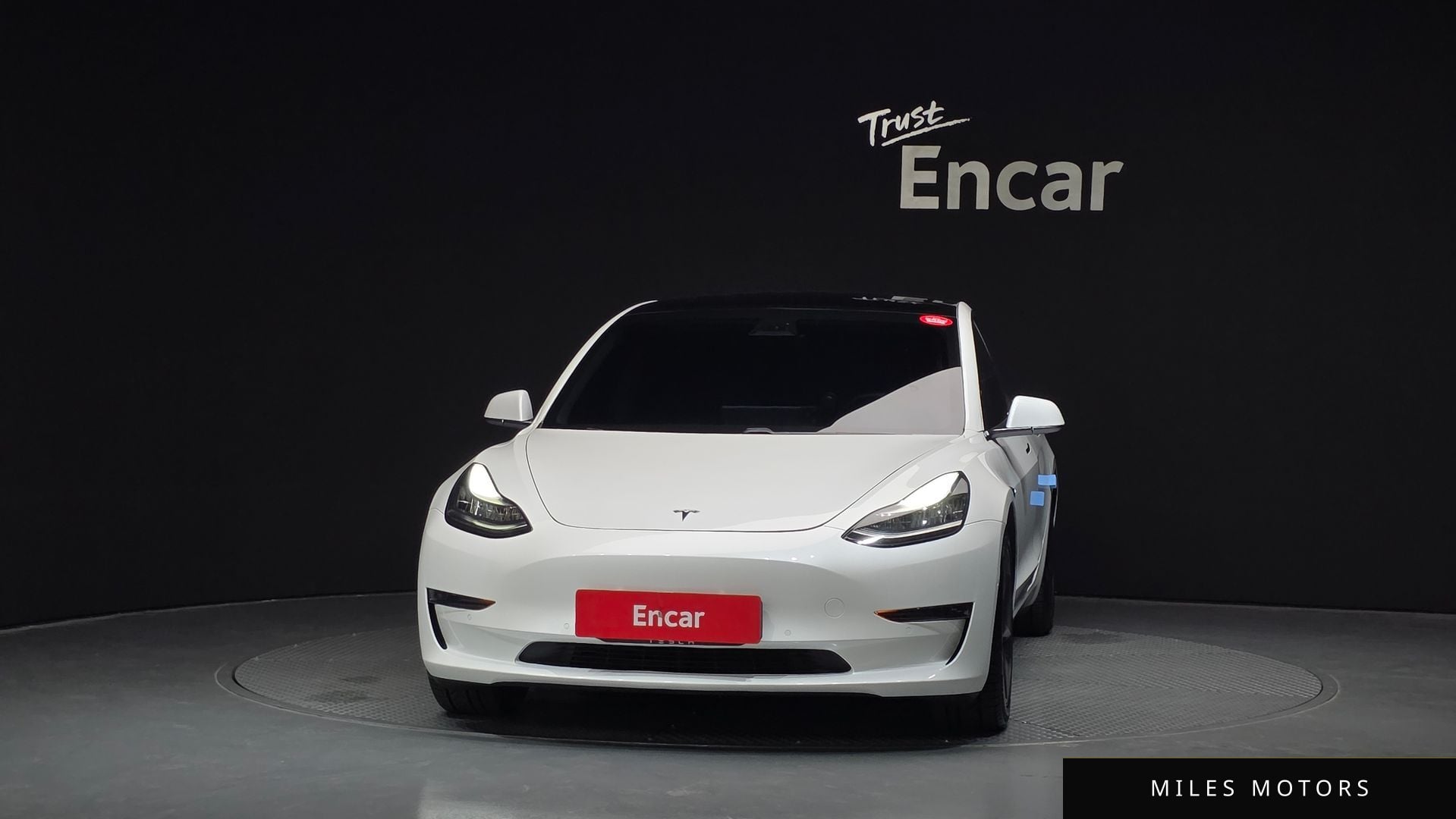 Tesla Model 3 2020 — миниатюра 3