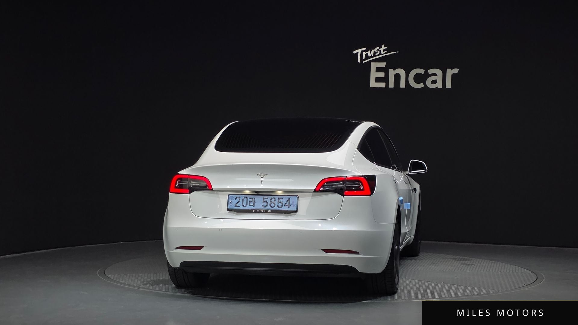Tesla Model 3 2020 — миниатюра 4