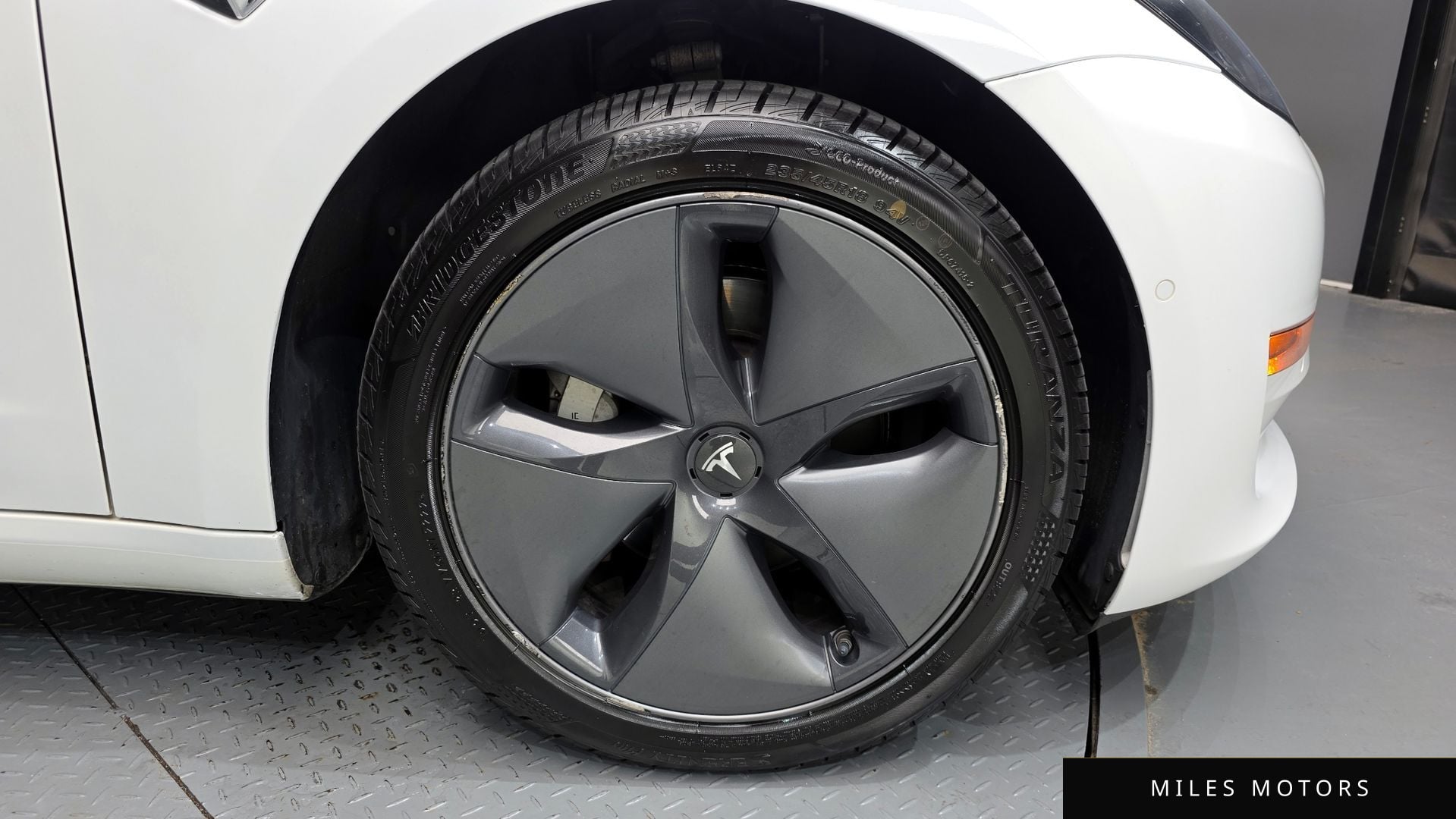 Tesla Model 3 2020 — миниатюра 5