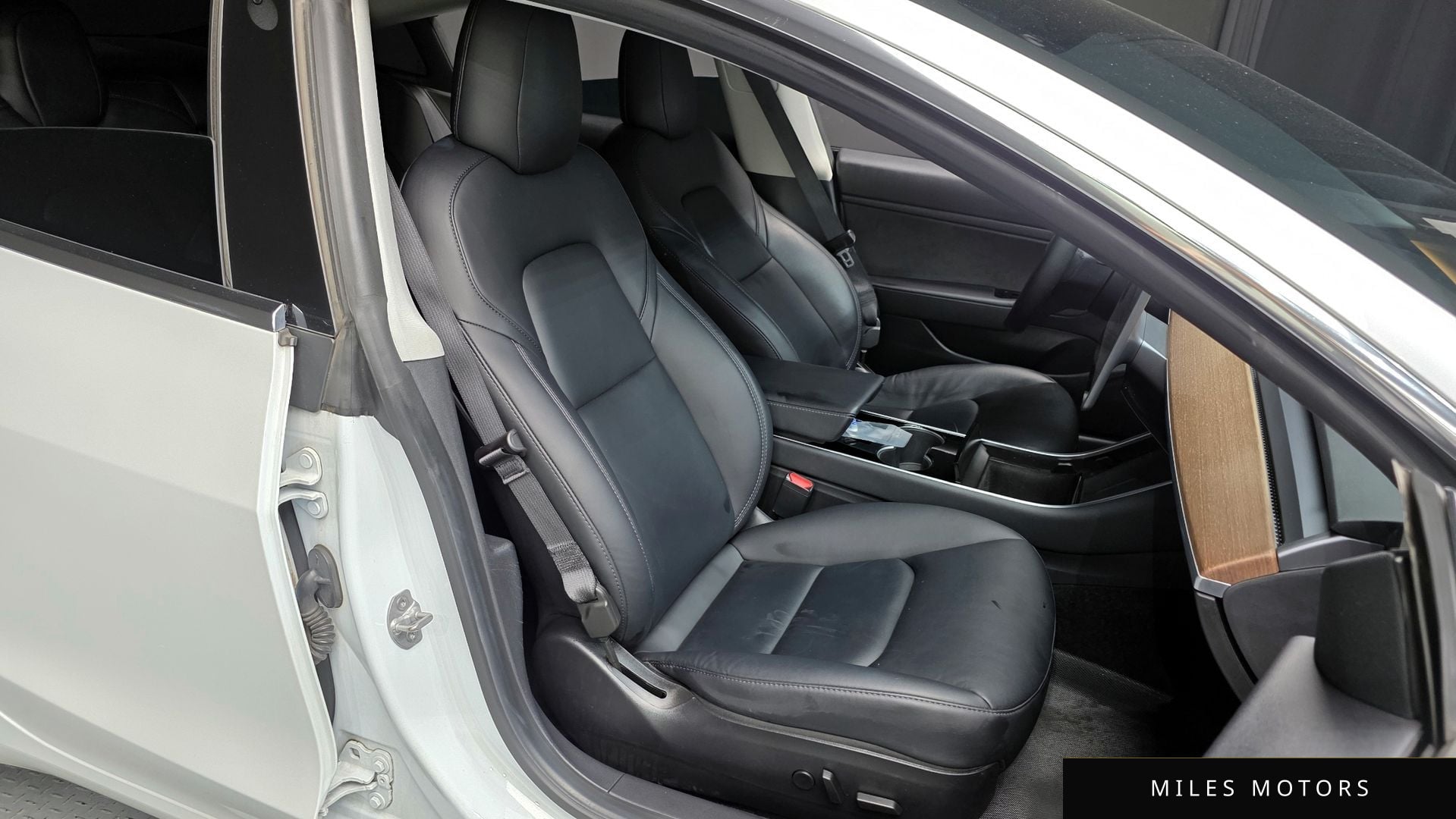 Tesla Model 3 2020 — миниатюра 12