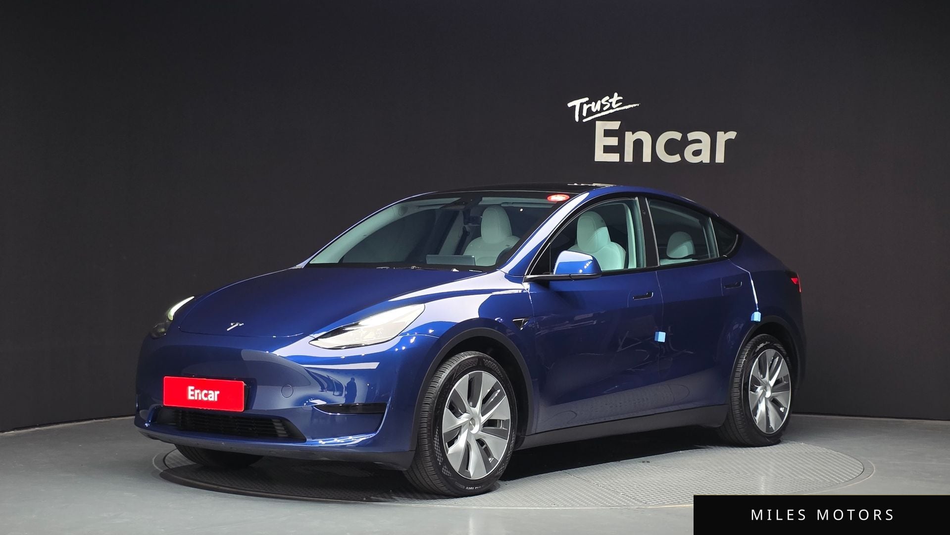 Tesla Model Y 2024 — фото 1 из 12