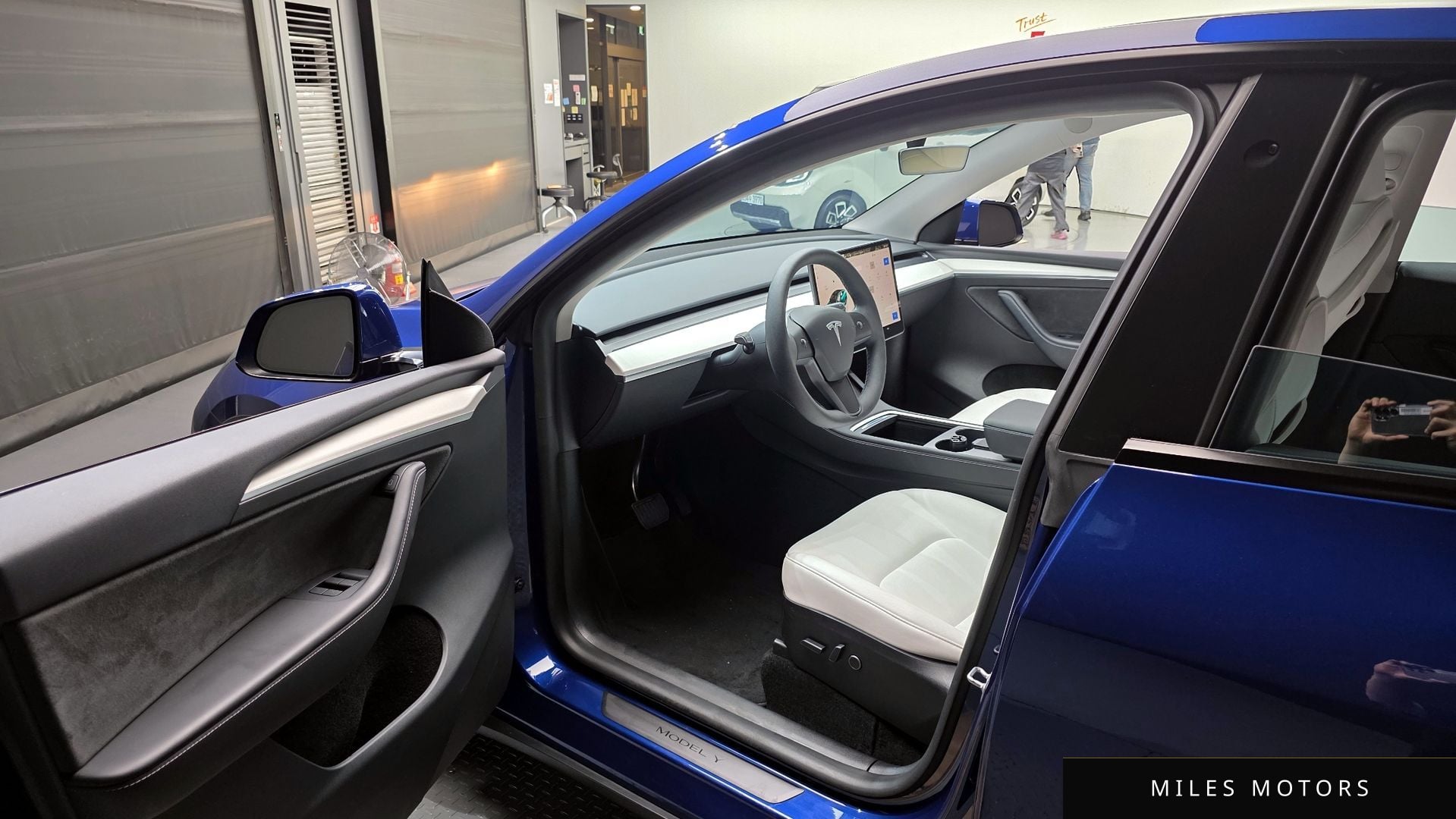 Tesla Model Y 2024 — миниатюра 10