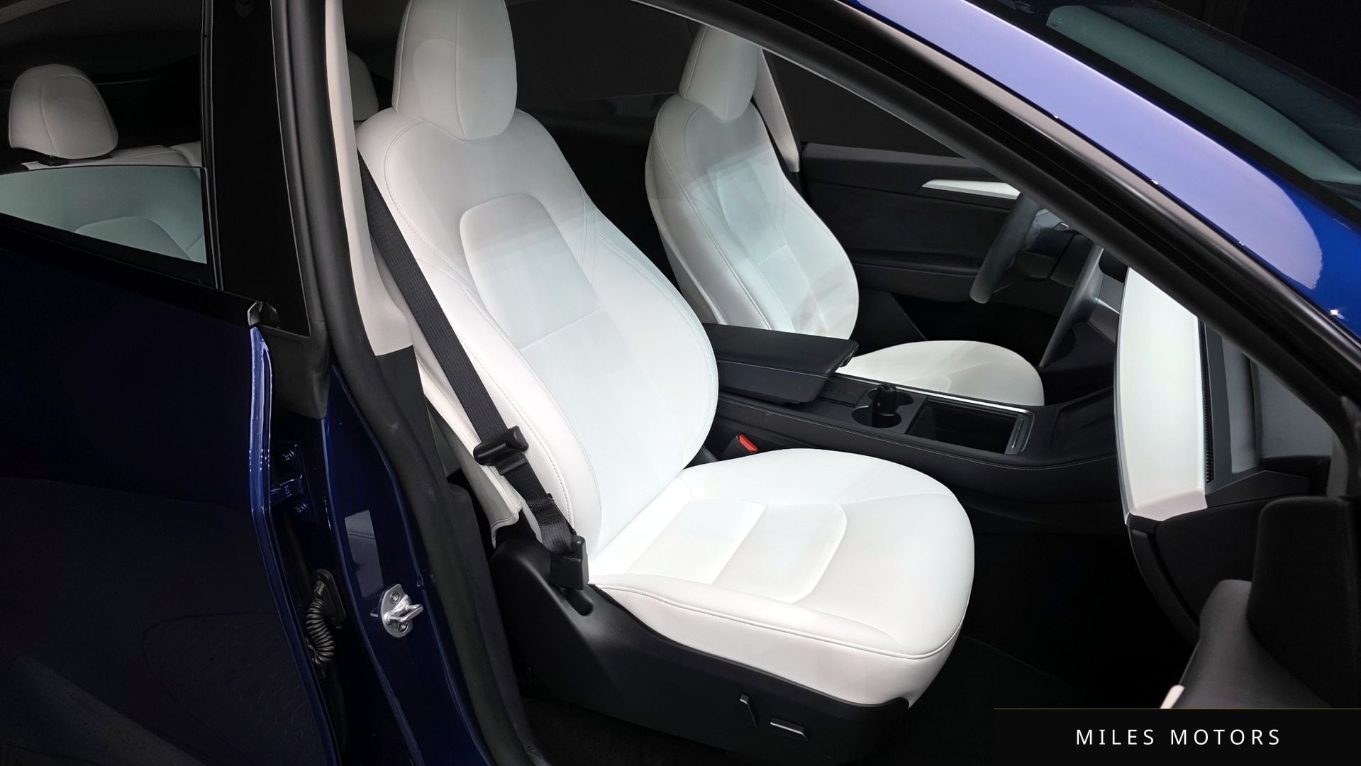 Tesla Model Y 2024 — миниатюра 12