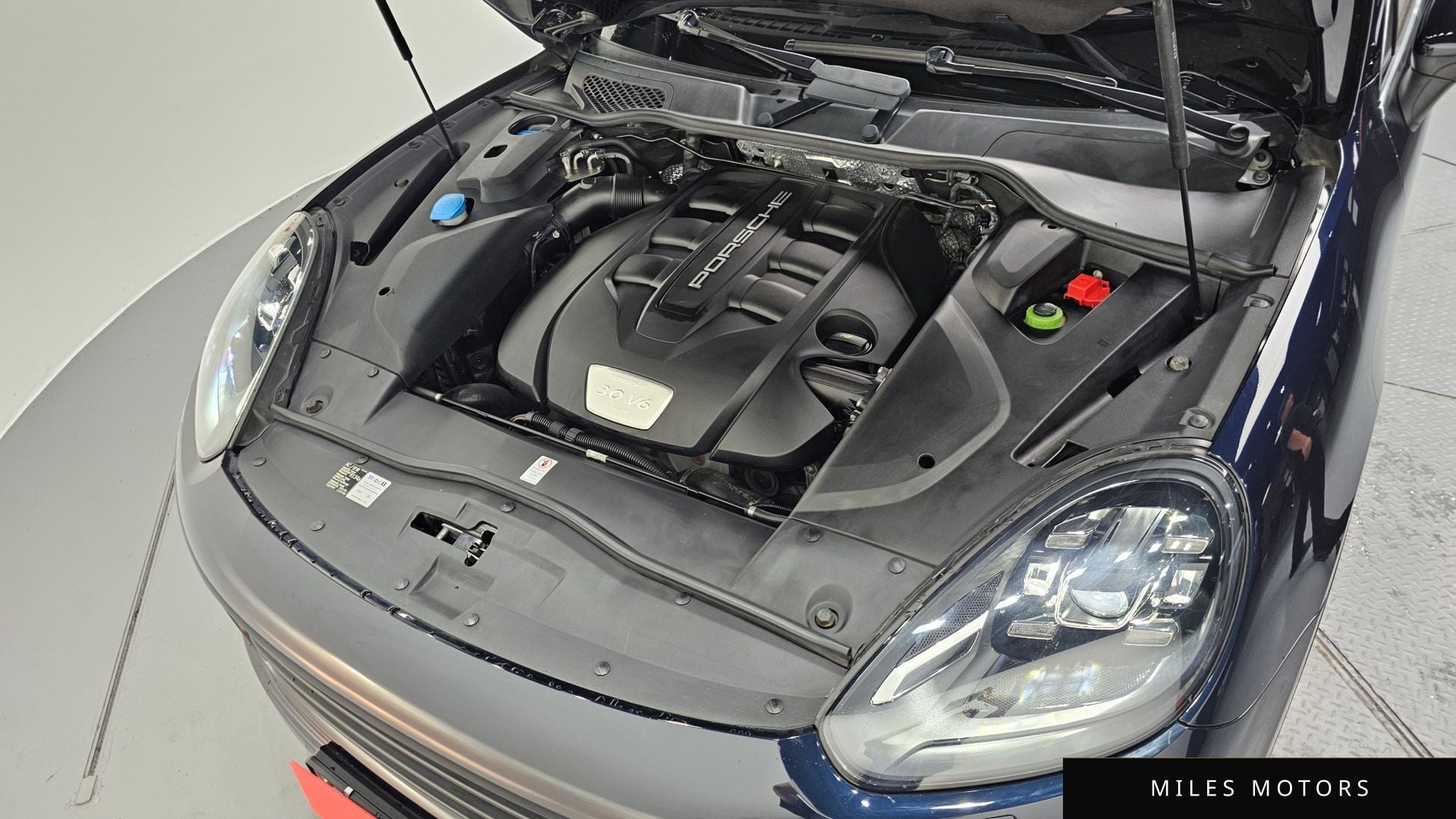 Porsche Cayenne 2016 — миниатюра 6