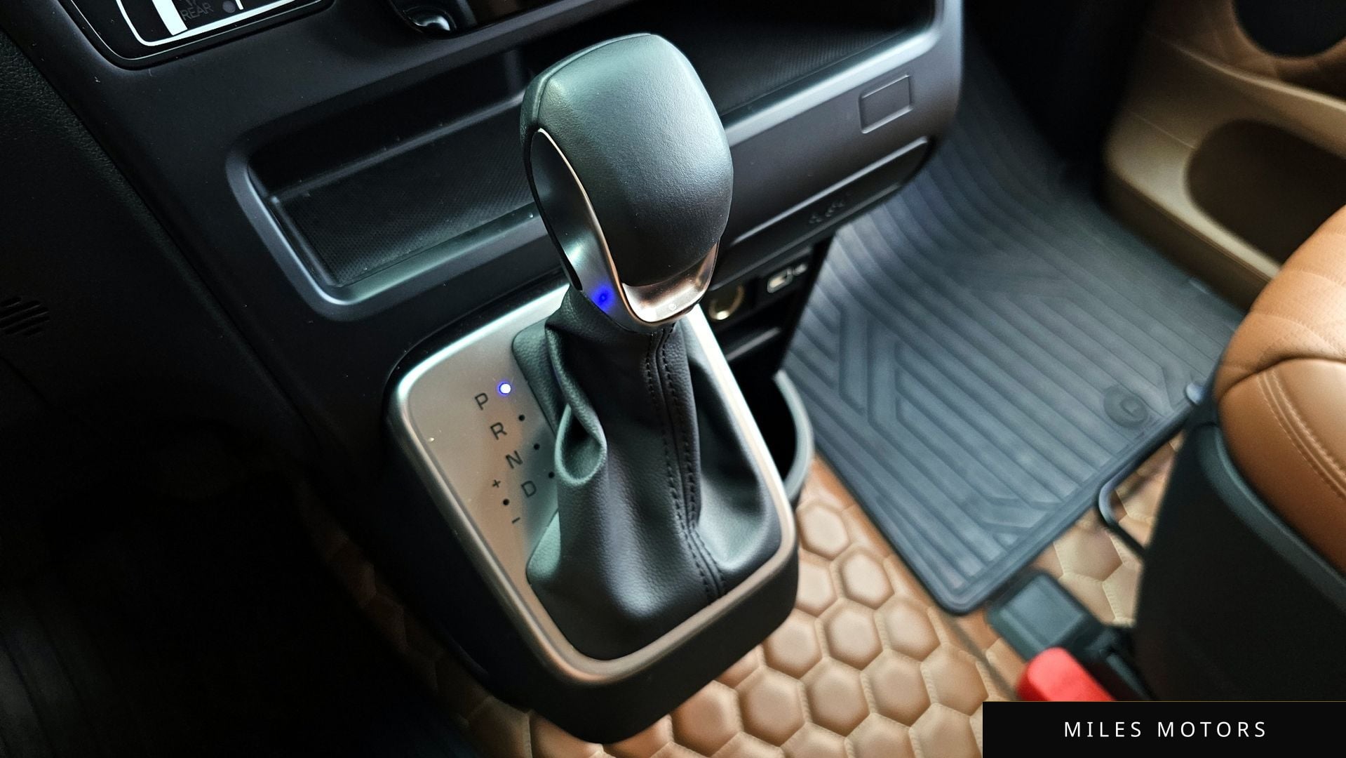 Hyundai Staria 2023 — миниатюра 9