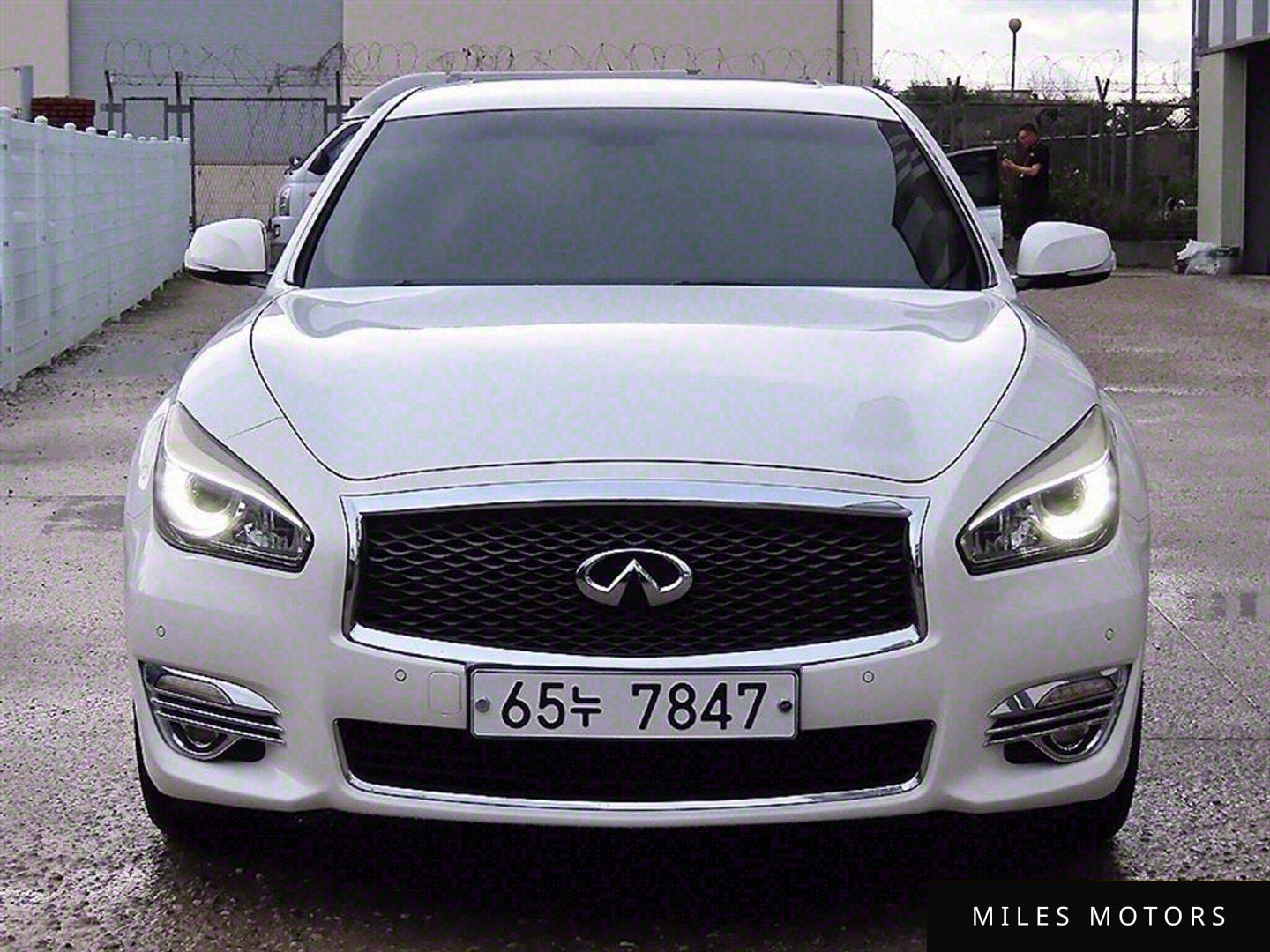 Infiniti Q70 2015 — фото 1 из 12