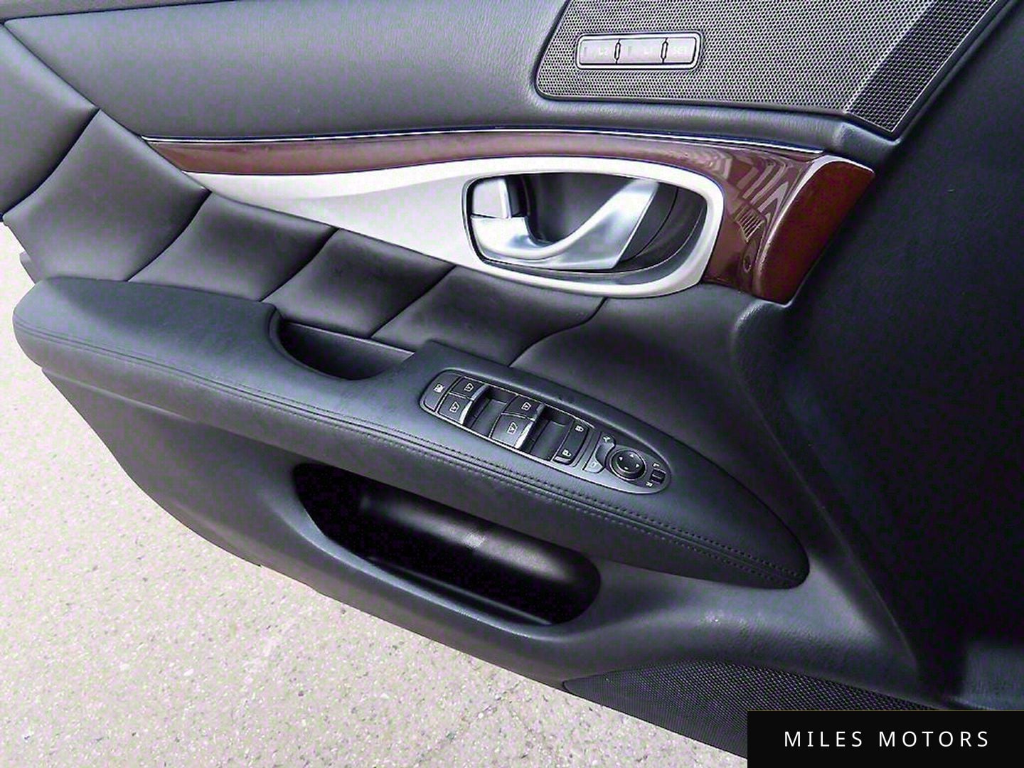 Infiniti Q70 2015 — миниатюра 11
