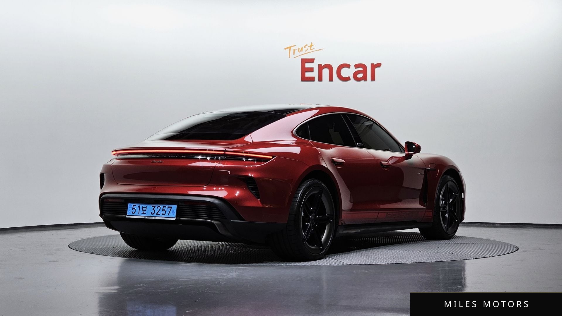 Porsche Taycan 2025 — миниатюра 2