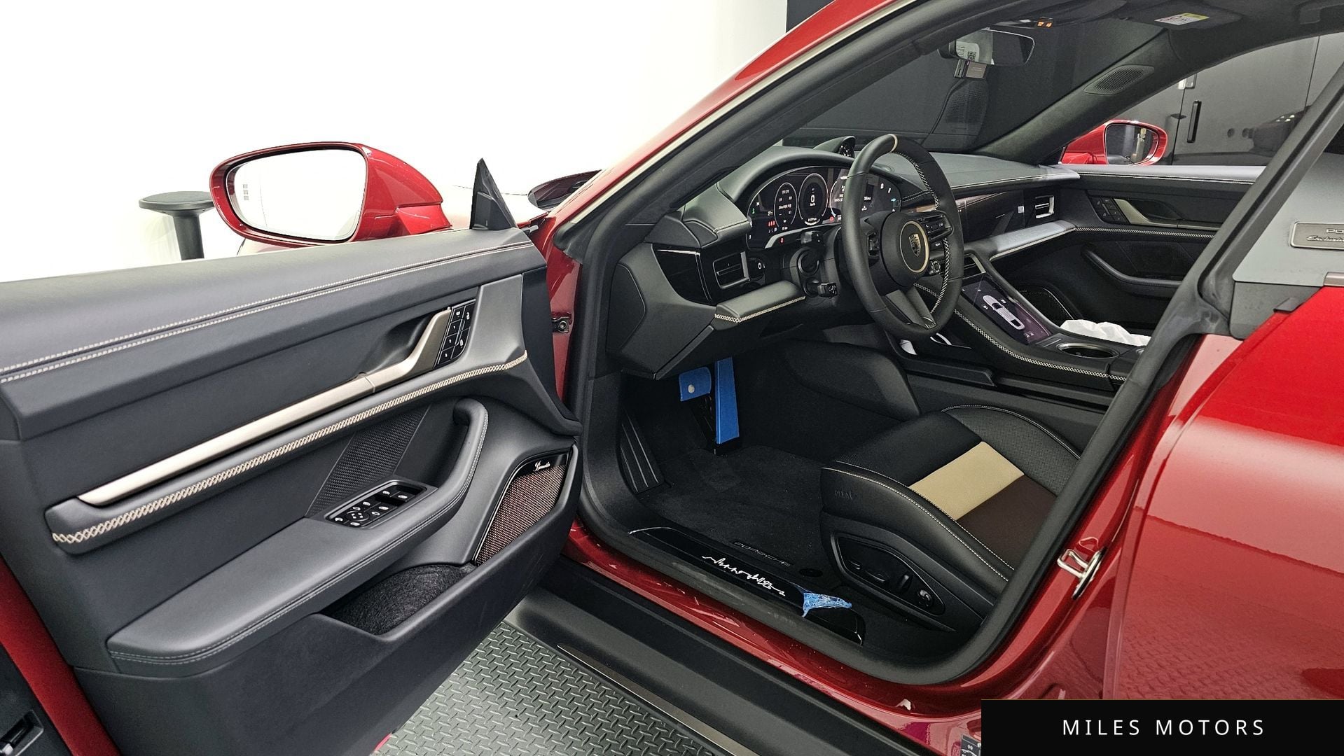 Porsche Taycan 2025 — миниатюра 10