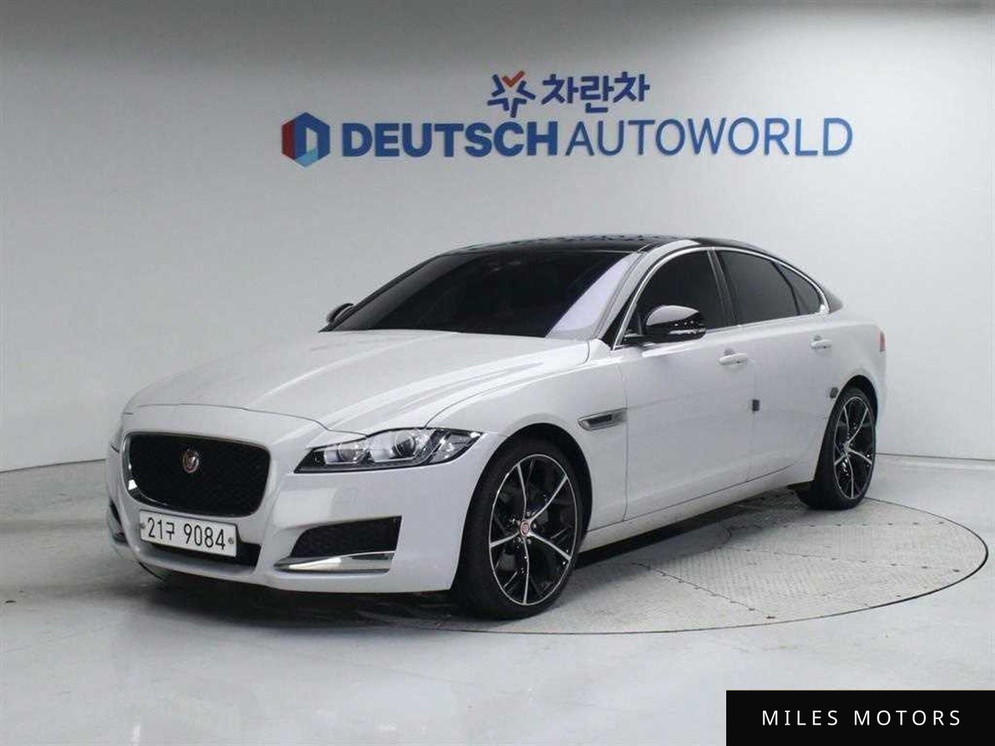 Jaguar XF (X260) 2017 — фото 1 из 12