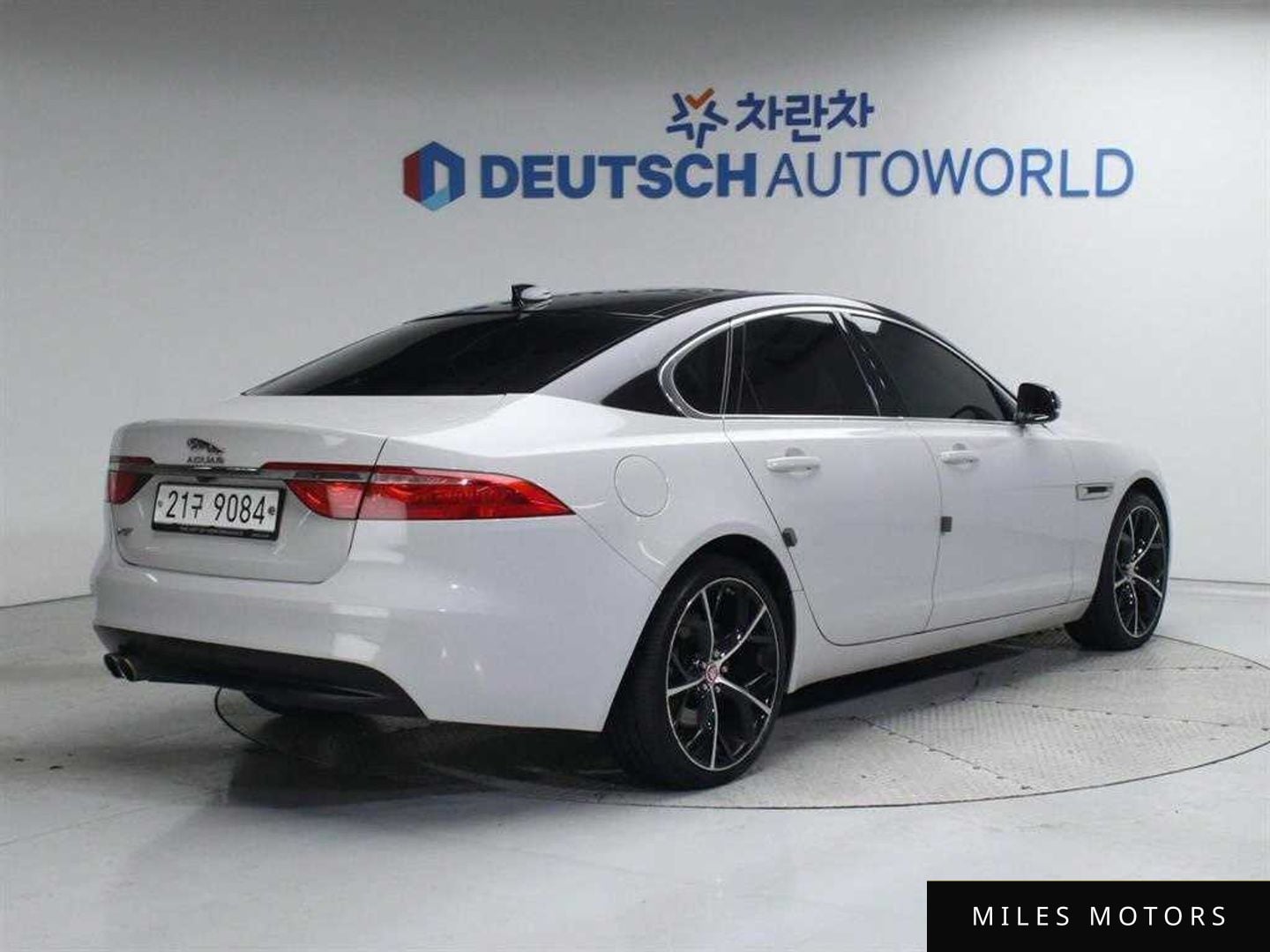 Jaguar XF (X260) 2017 — миниатюра 2