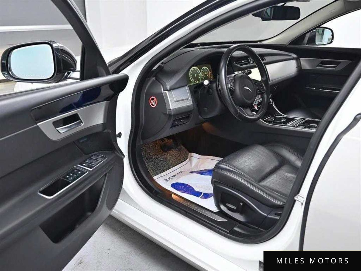 Jaguar XF (X260) 2017 — миниатюра 11