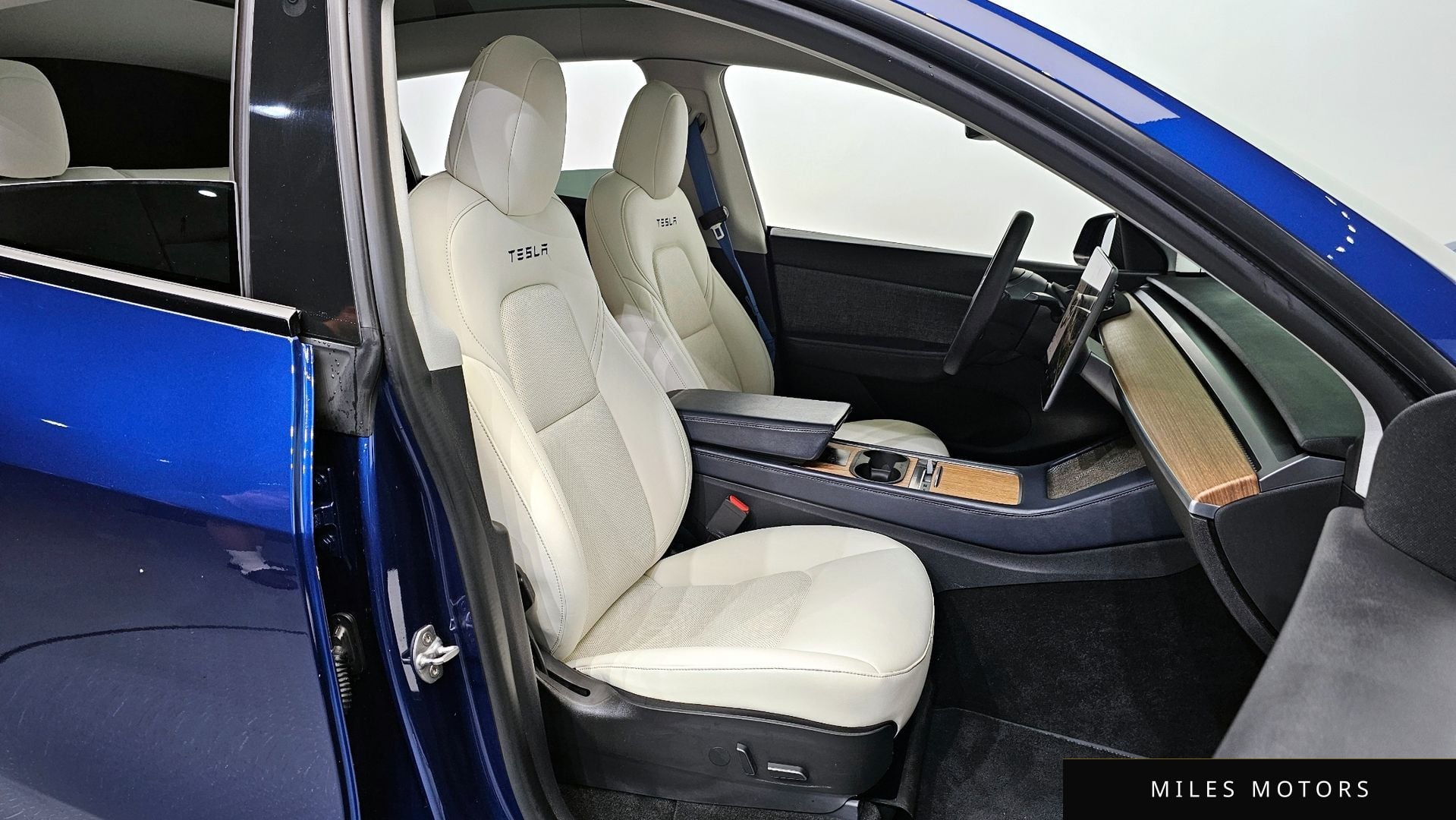 Tesla Model Y 2021 — миниатюра 10