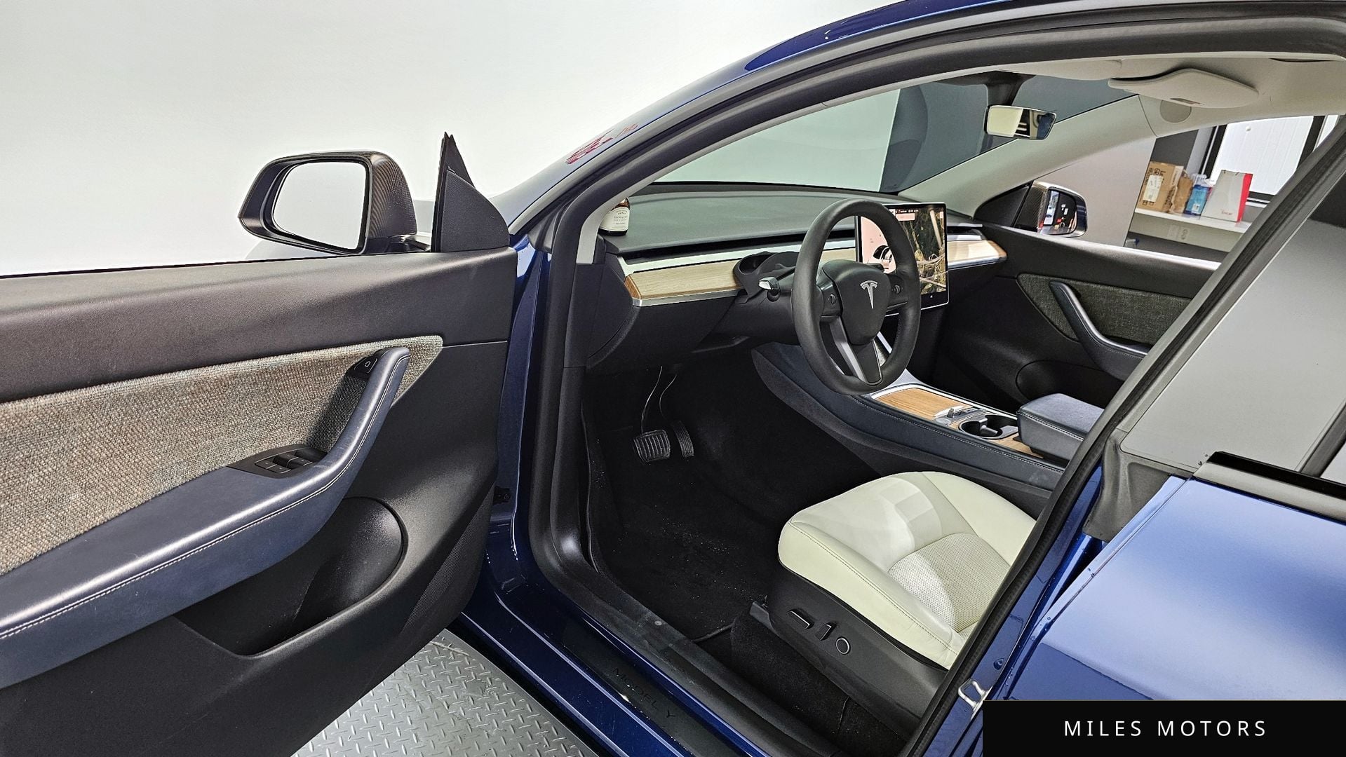 Tesla Model Y 2021 — миниатюра 11