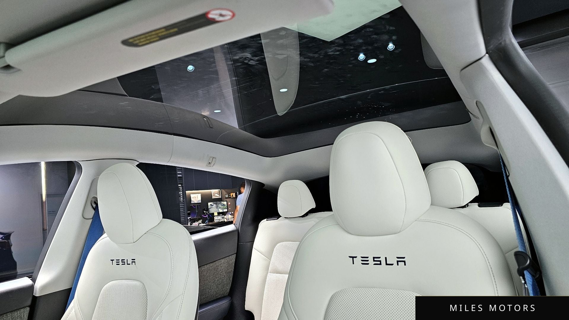 Tesla Model Y 2021 — миниатюра 20