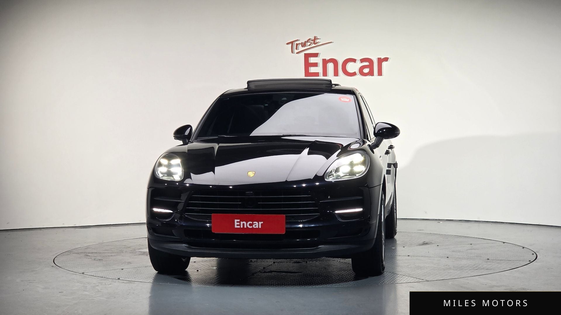 Porsche Macan 2019 — миниатюра 2