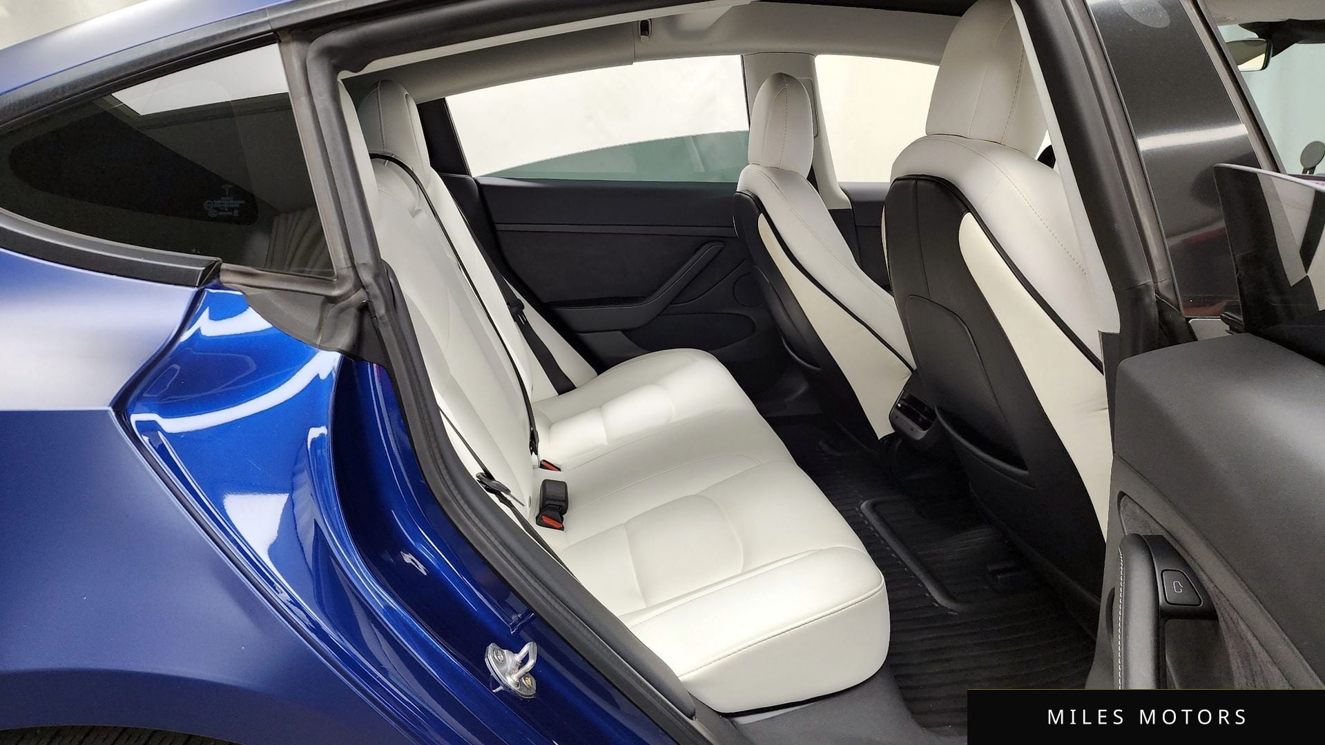 Tesla 모델 3 2021 — миниатюра 12