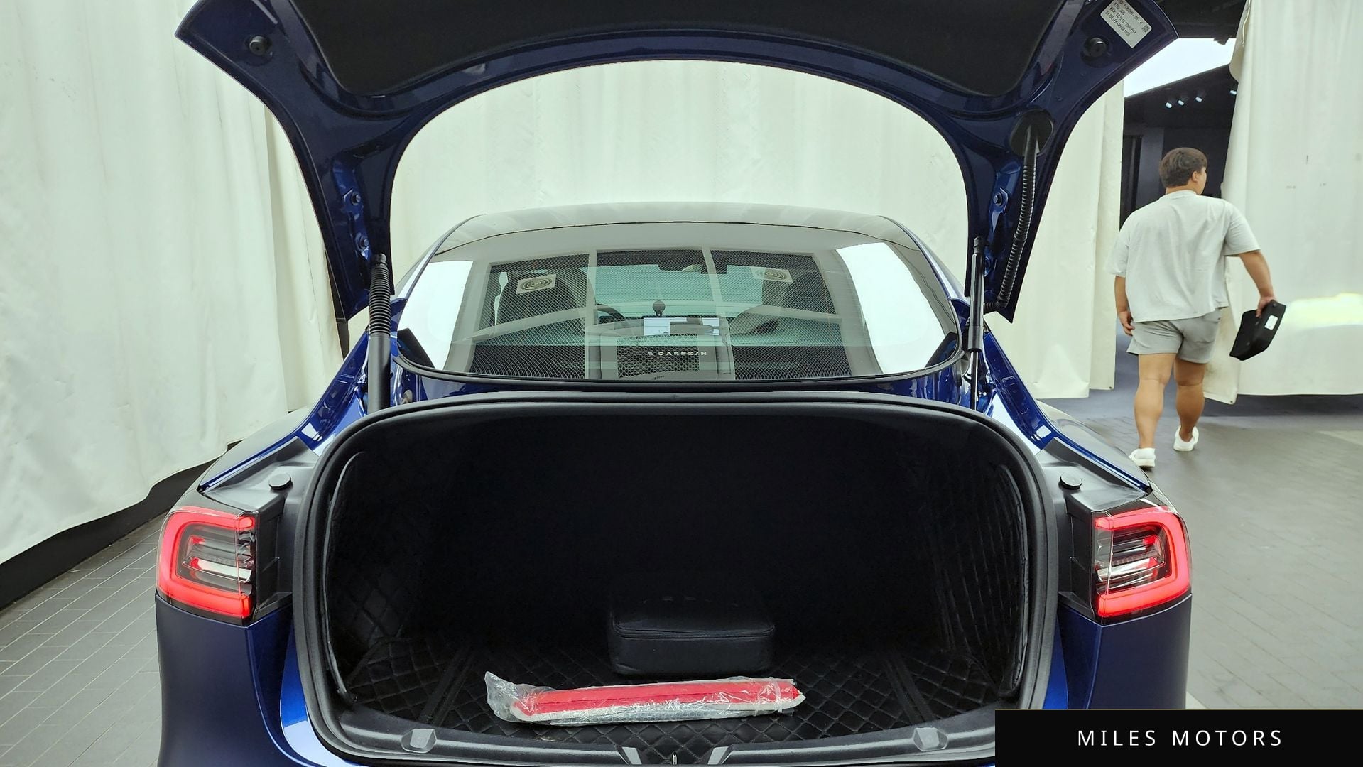 Tesla 모델 3 2021 — миниатюра 20