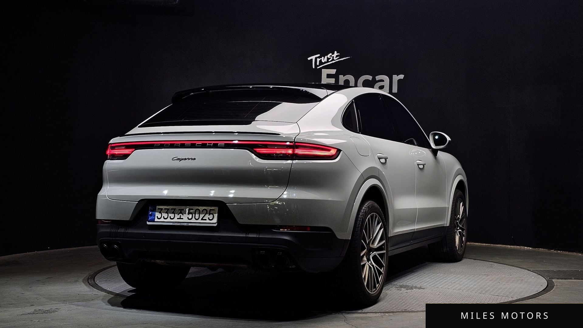 Porsche Cayenne 2023 — миниатюра 2