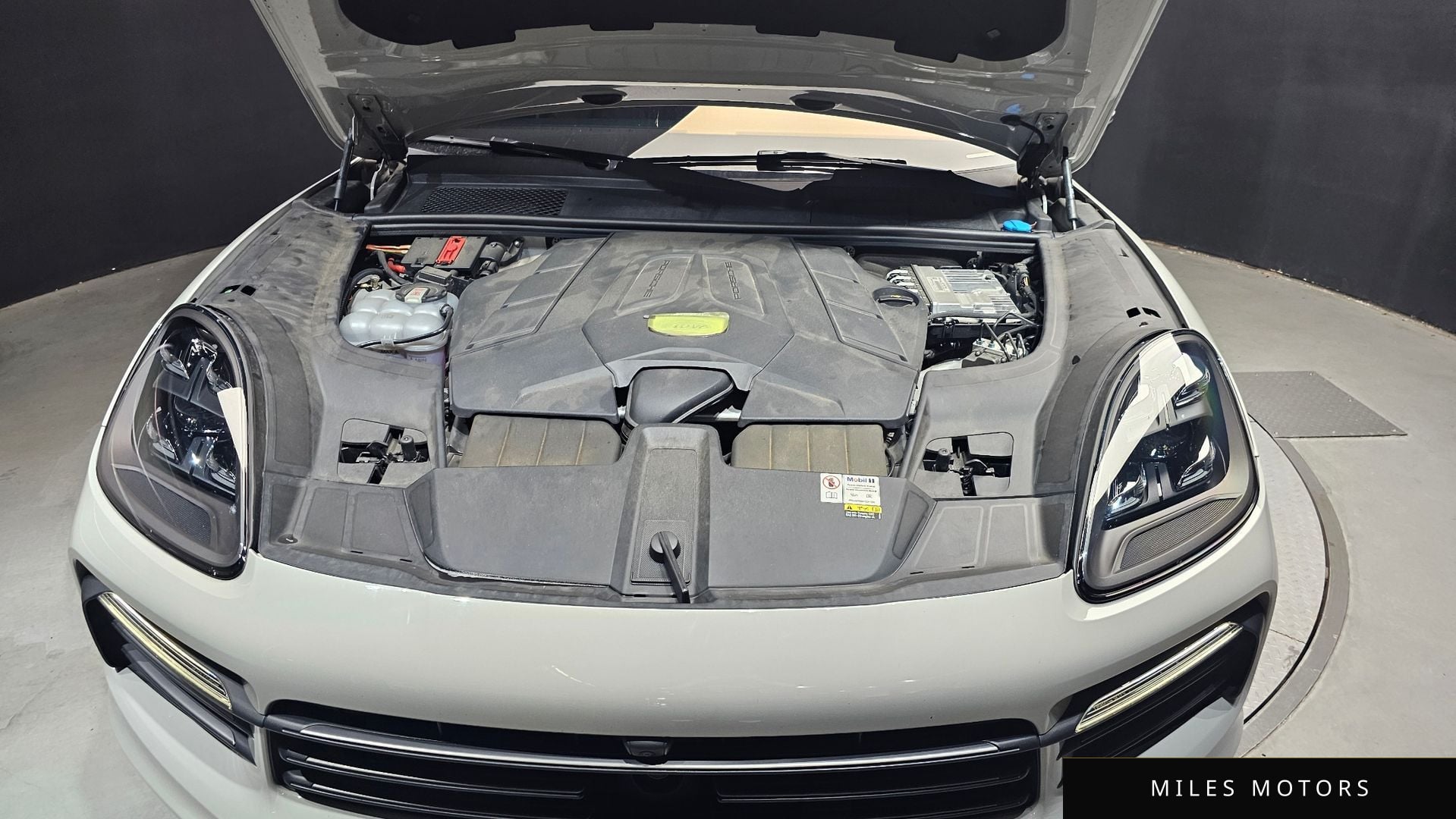 Porsche Cayenne 2023 — миниатюра 6