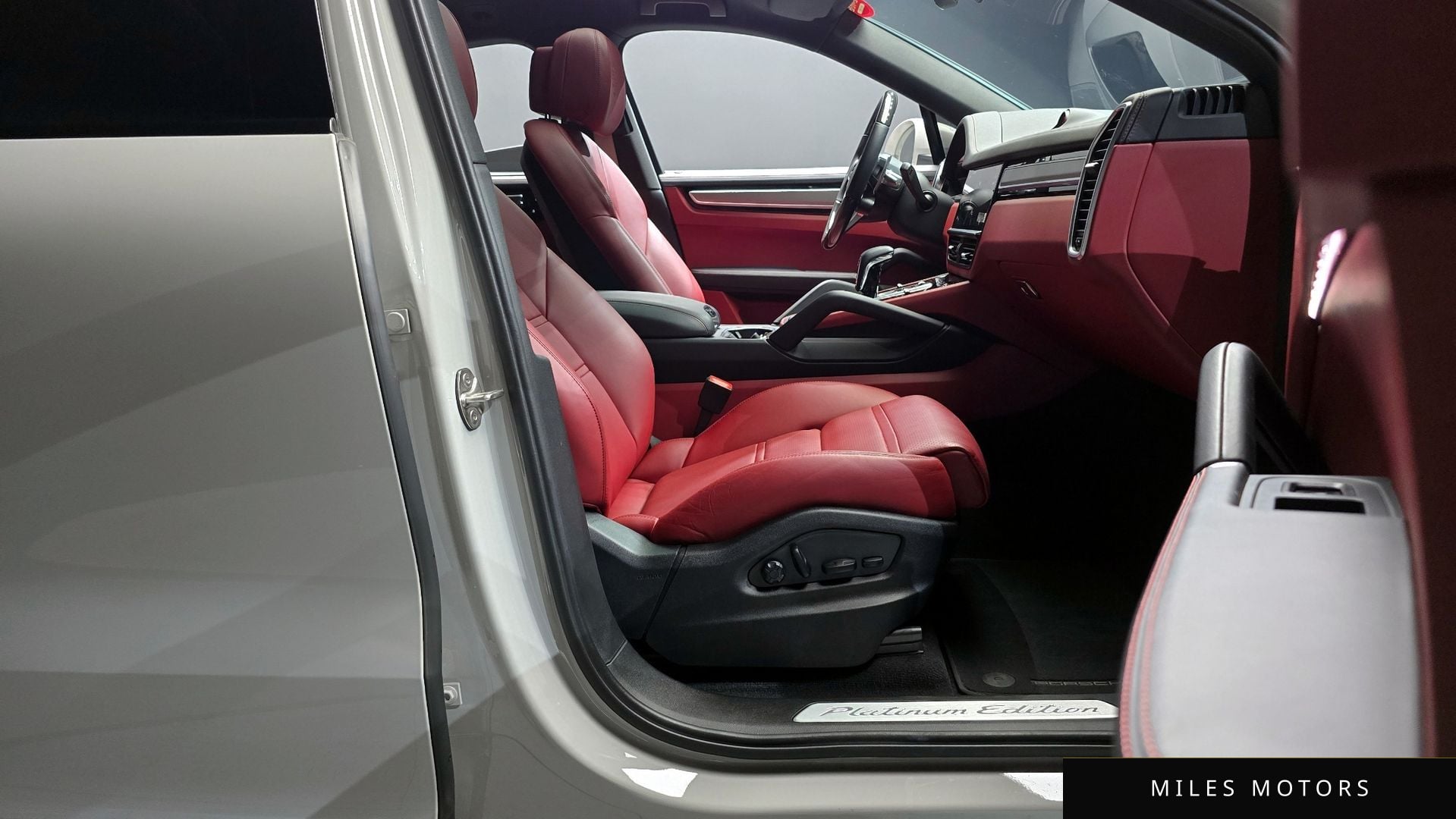 Porsche Cayenne 2023 — миниатюра 10