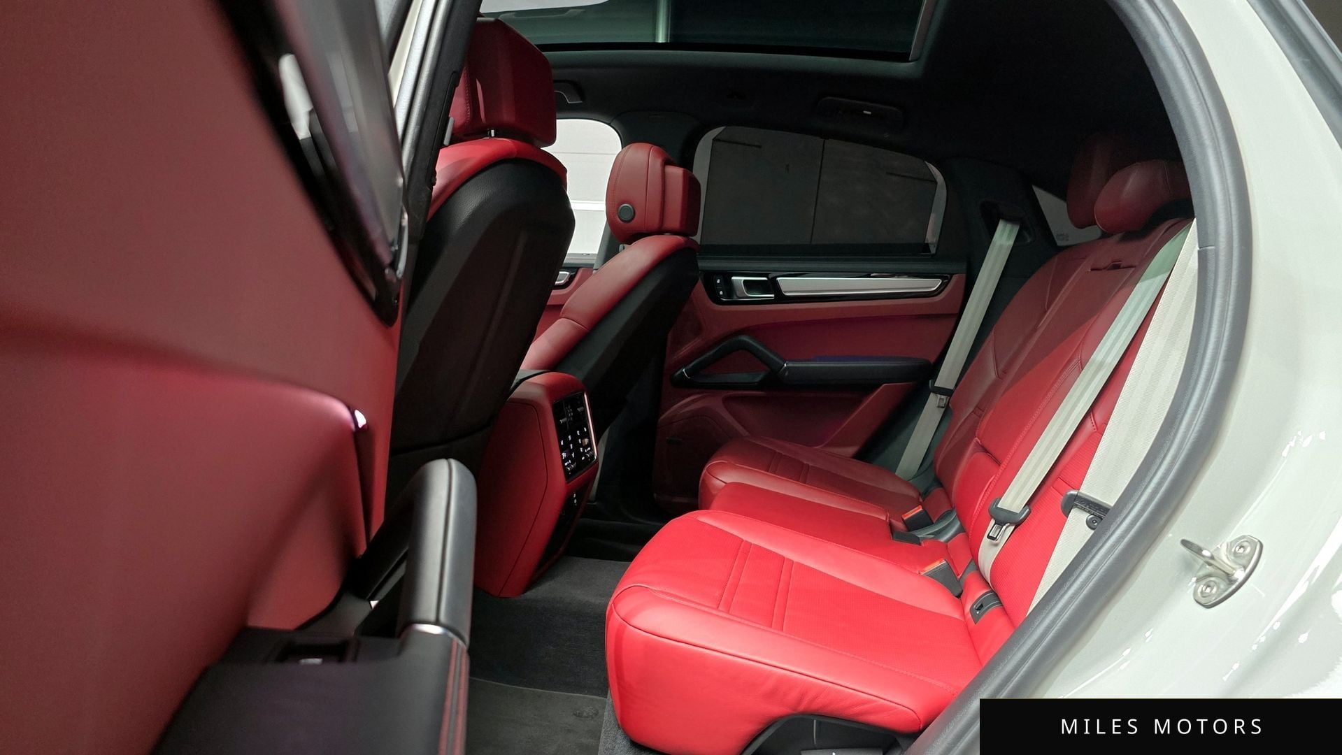 Porsche Cayenne 2023 — миниатюра 12