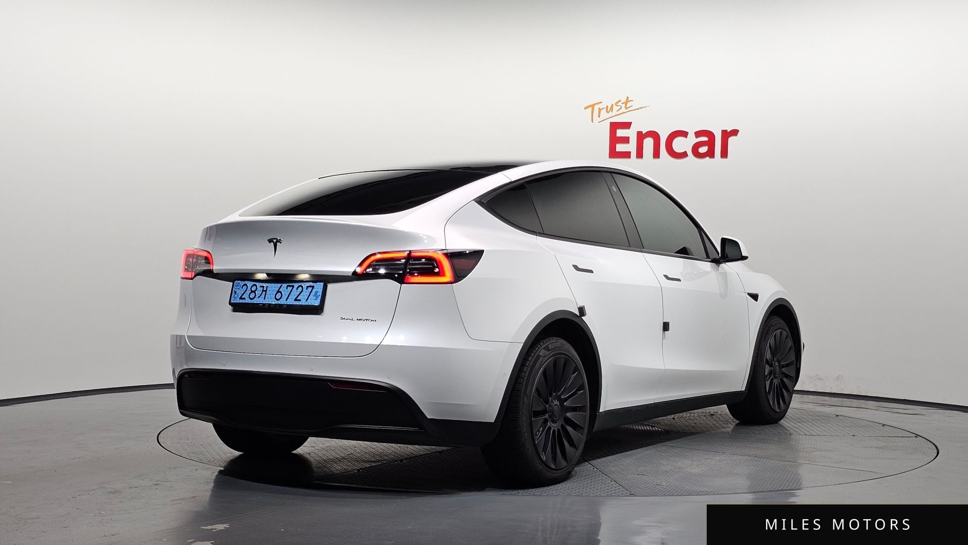 Tesla Model Y 2021 — миниатюра 2
