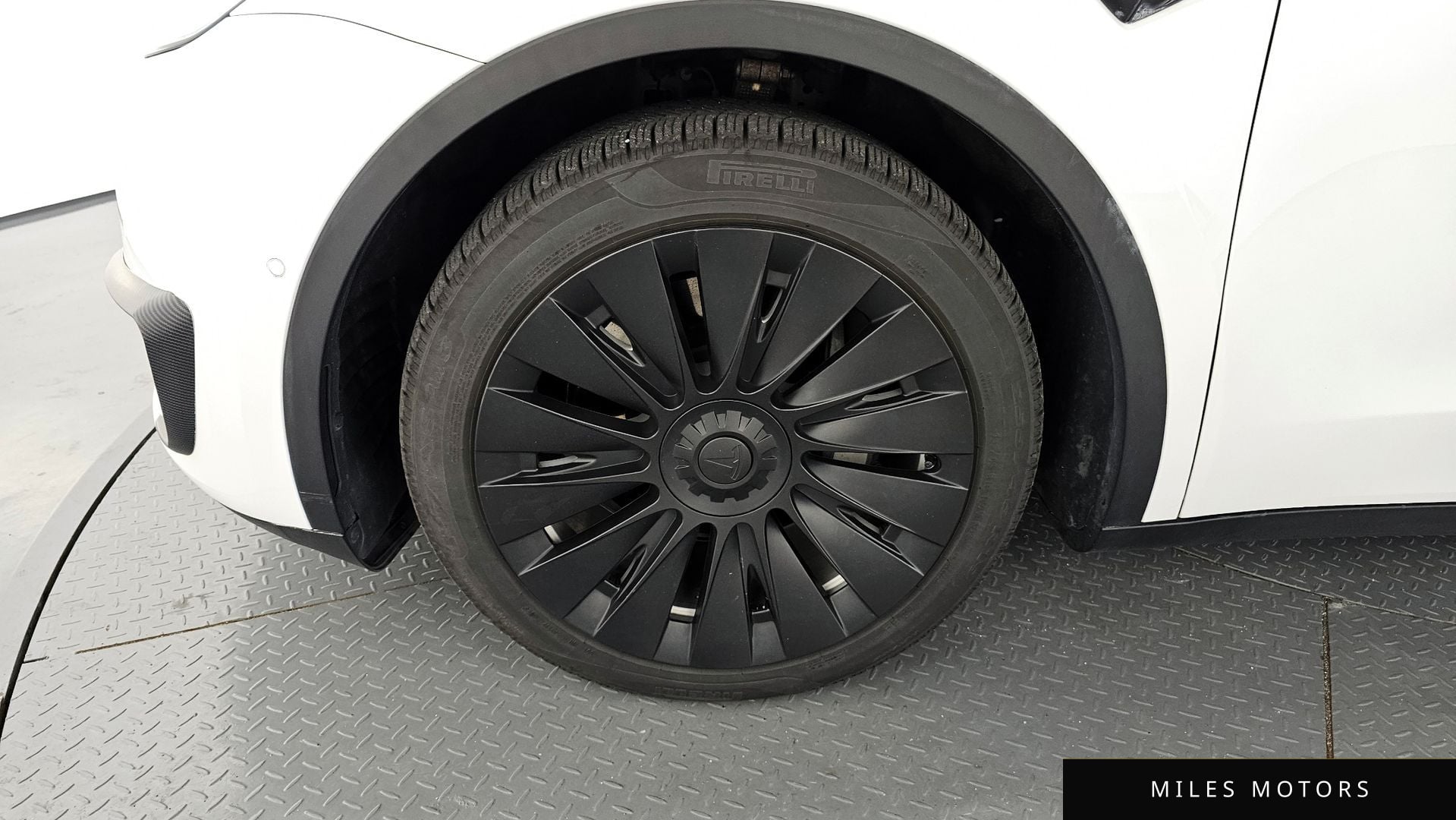 Tesla Model Y 2021 — миниатюра 5