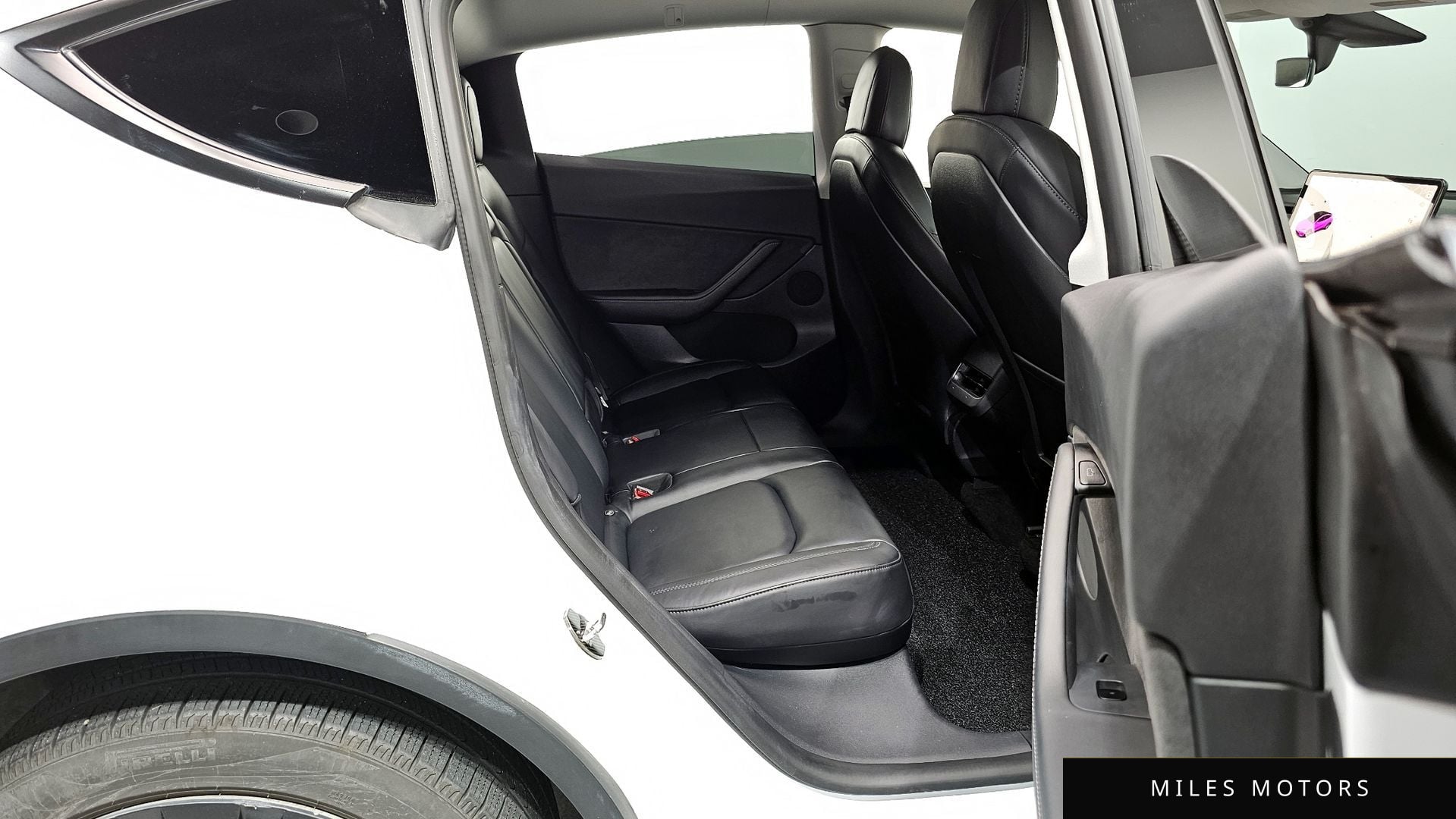 Tesla Model Y 2021 — миниатюра 12