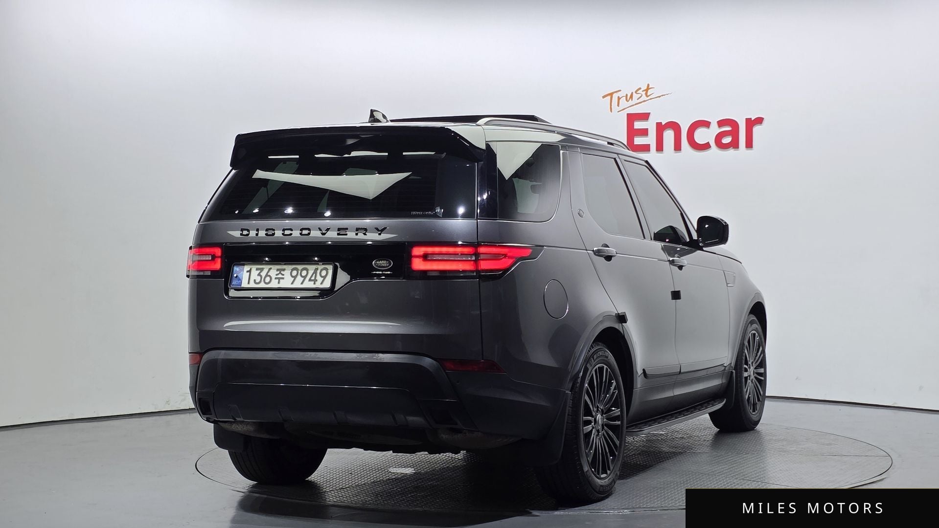 Land Rover Discovery 2017 — миниатюра 2