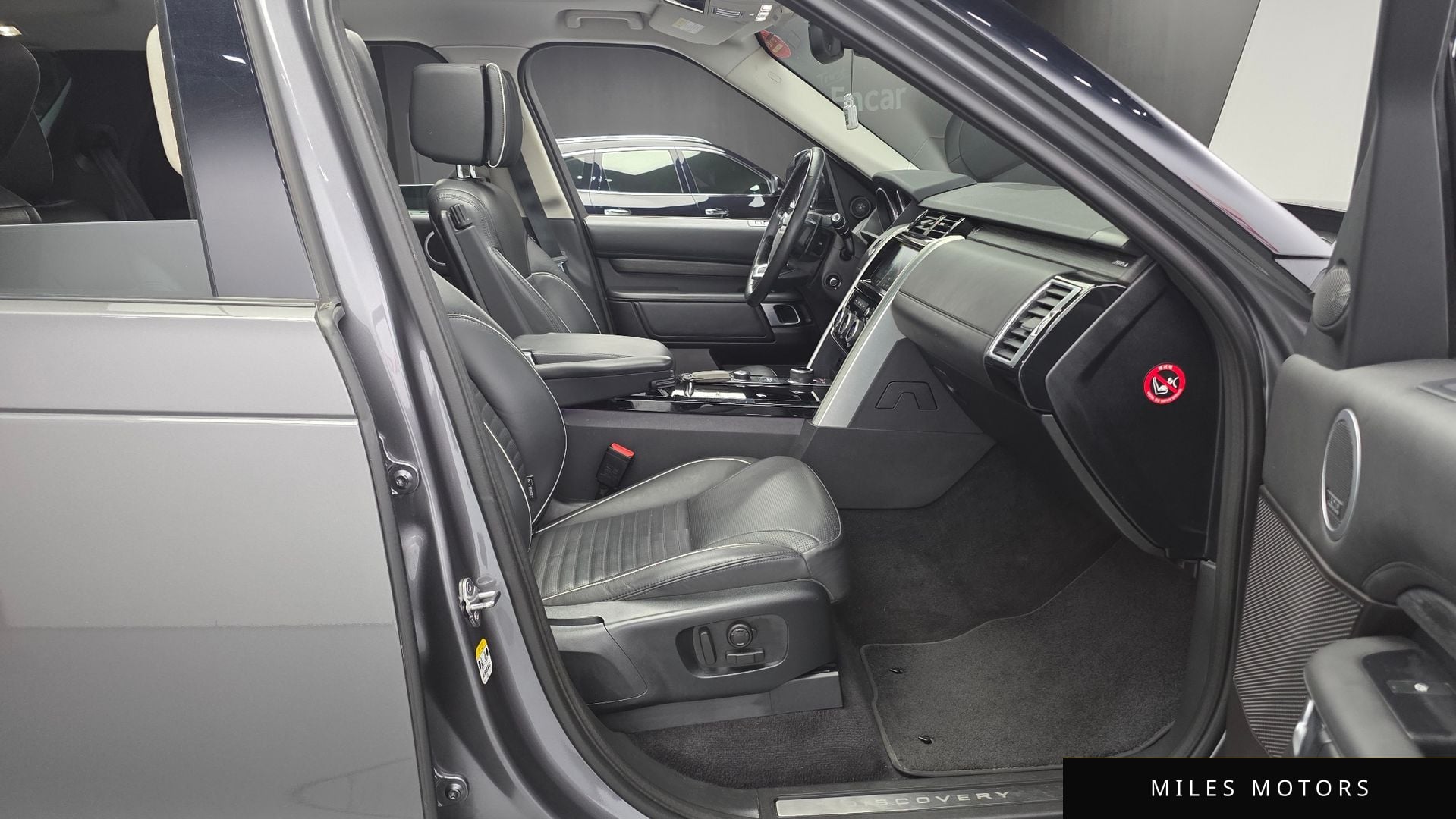 Land Rover Discovery 2017 — миниатюра 10