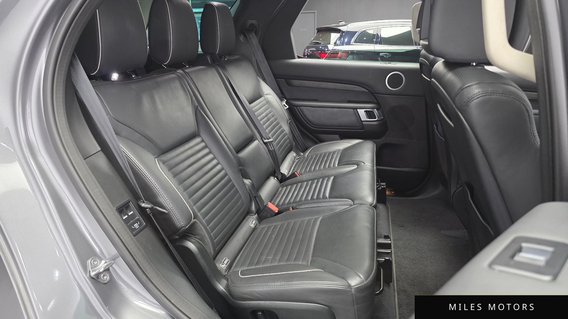 Land Rover Discovery 2017 — миниатюра 12