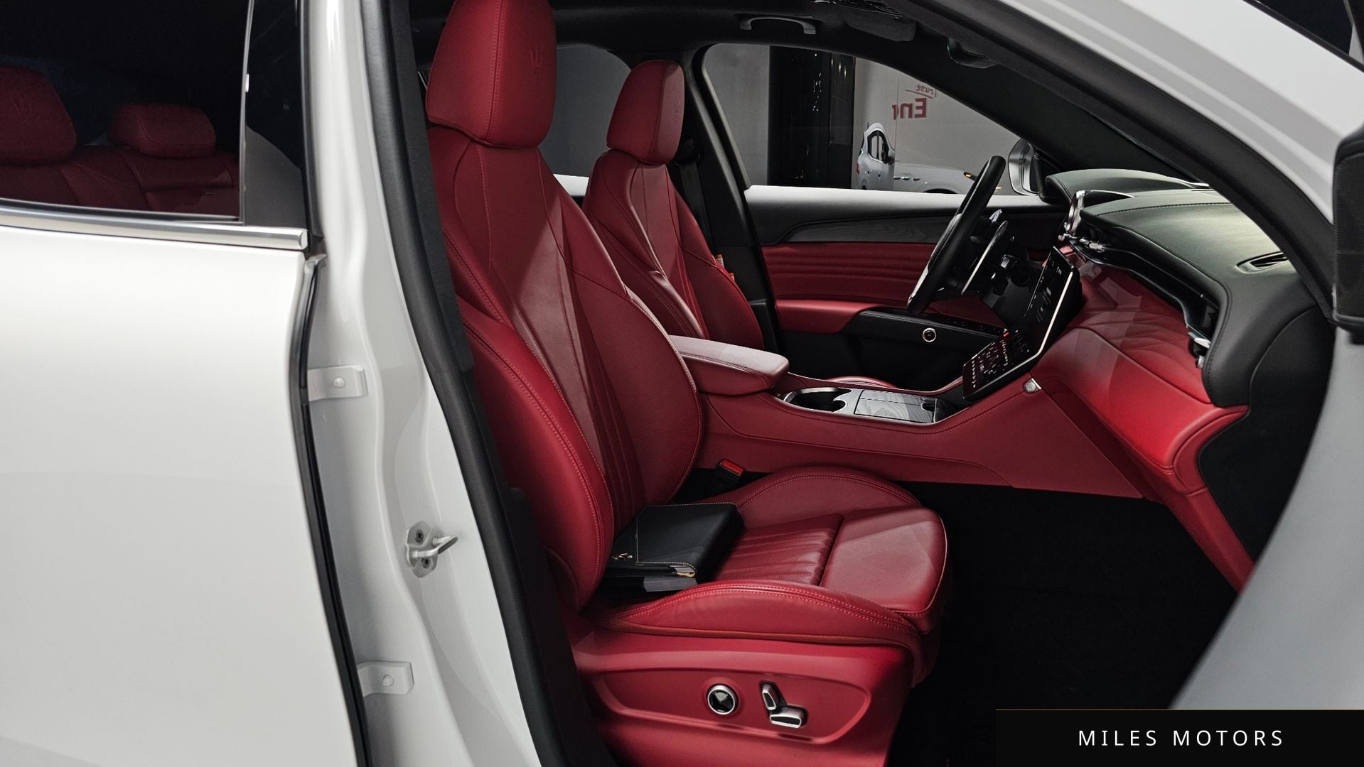 Maserati 그레칼레 2023 — миниатюра 10