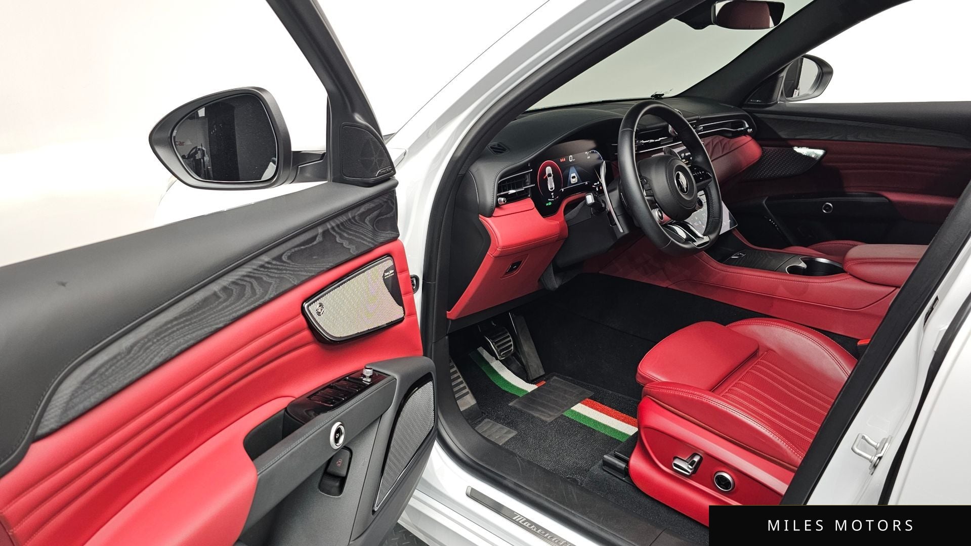 Maserati 그레칼레 2023 — миниатюра 11