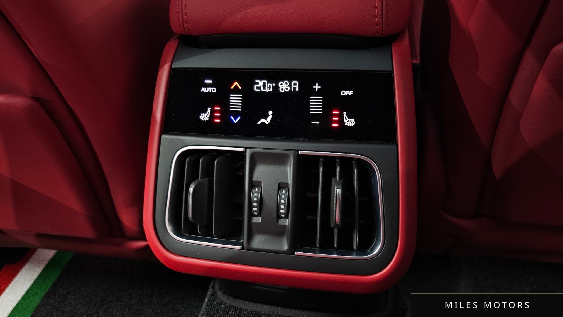 Maserati 그레칼레 2023 — миниатюра 19