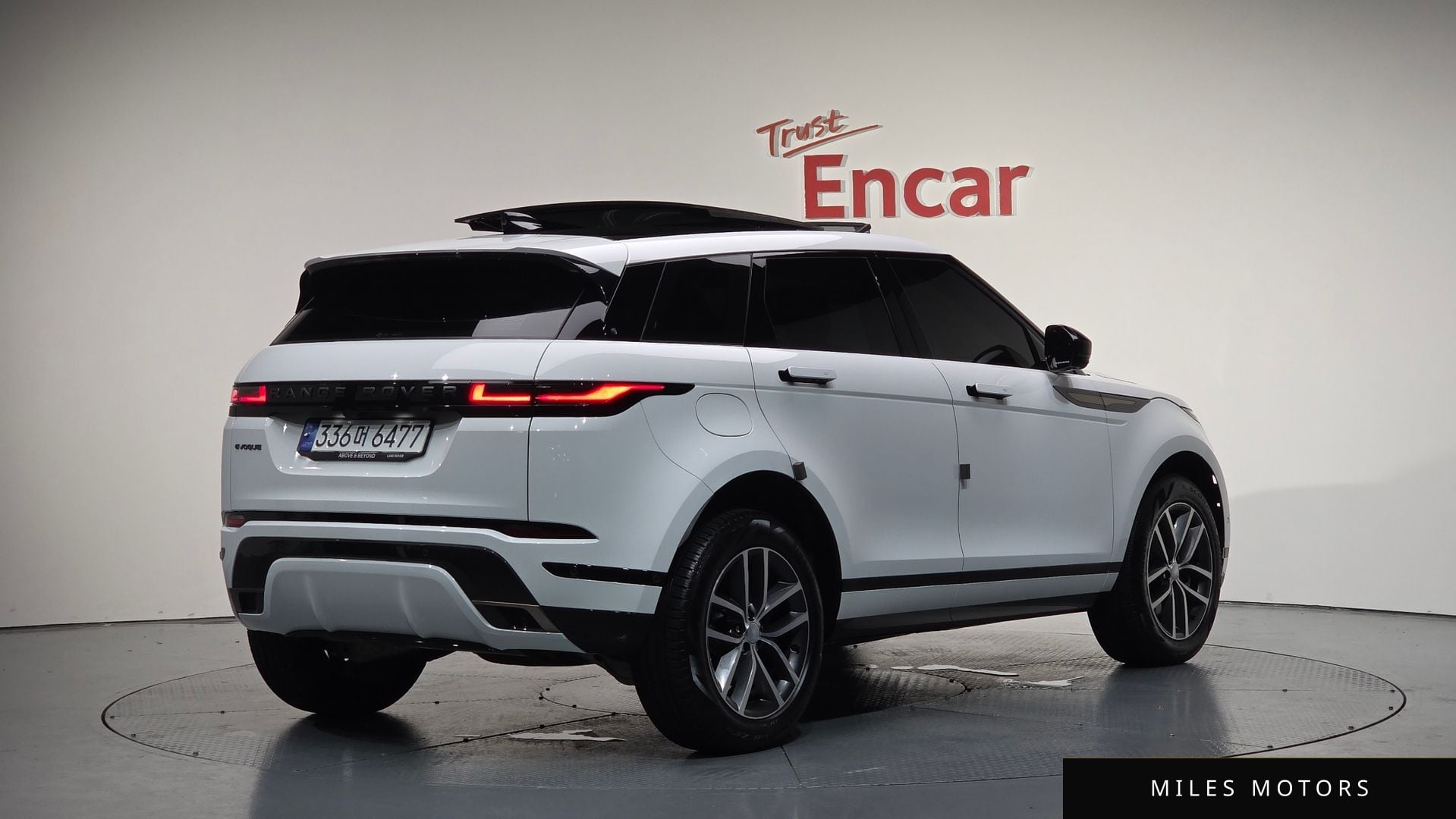 Land Rover Range Rover Evoque 2024 — фото 1 из 12