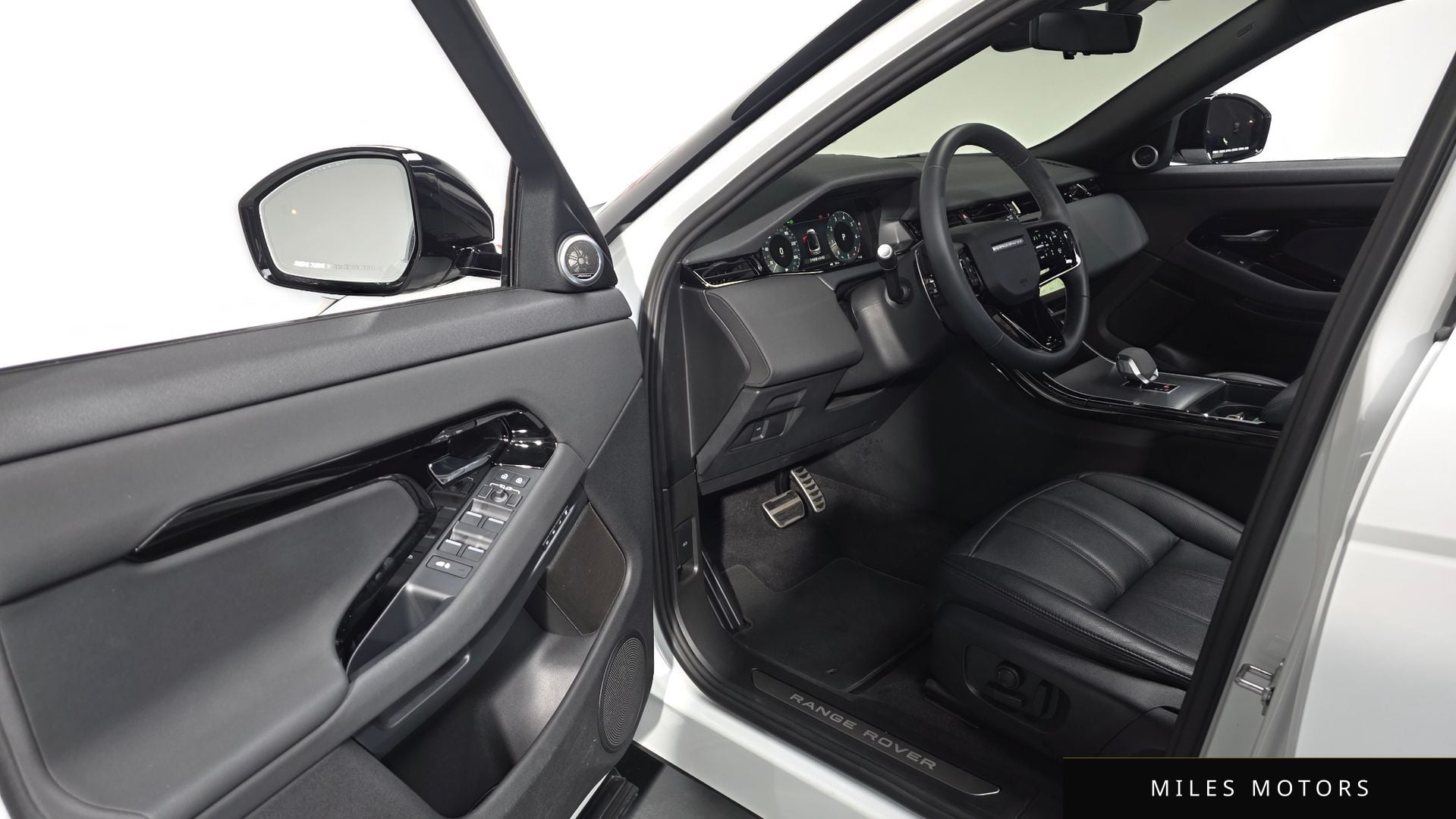 Land Rover Range Rover Evoque 2024 — миниатюра 11