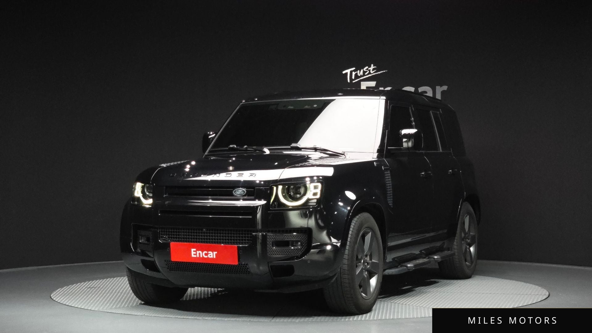 Land Rover Defender 2025 — фото 1 из 12