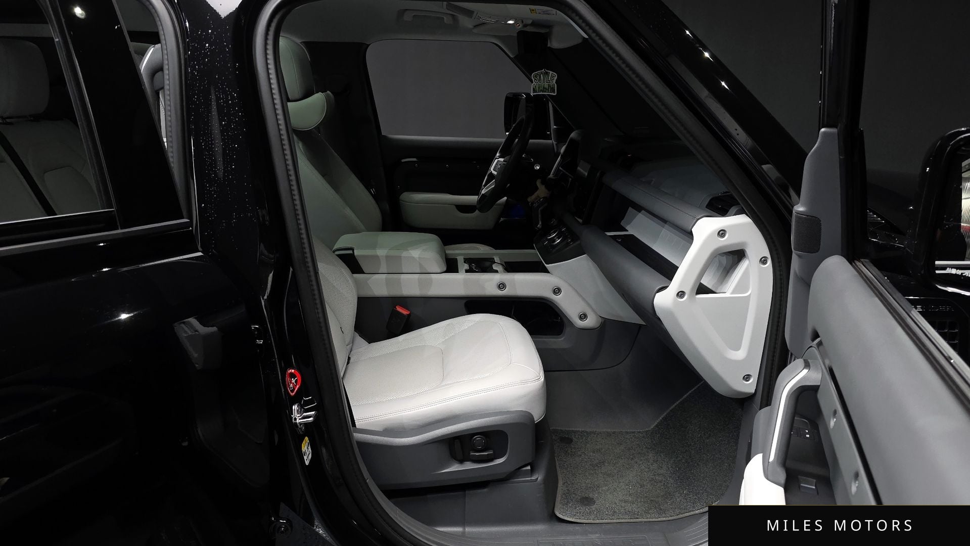 Land Rover Defender 2025 — миниатюра 11