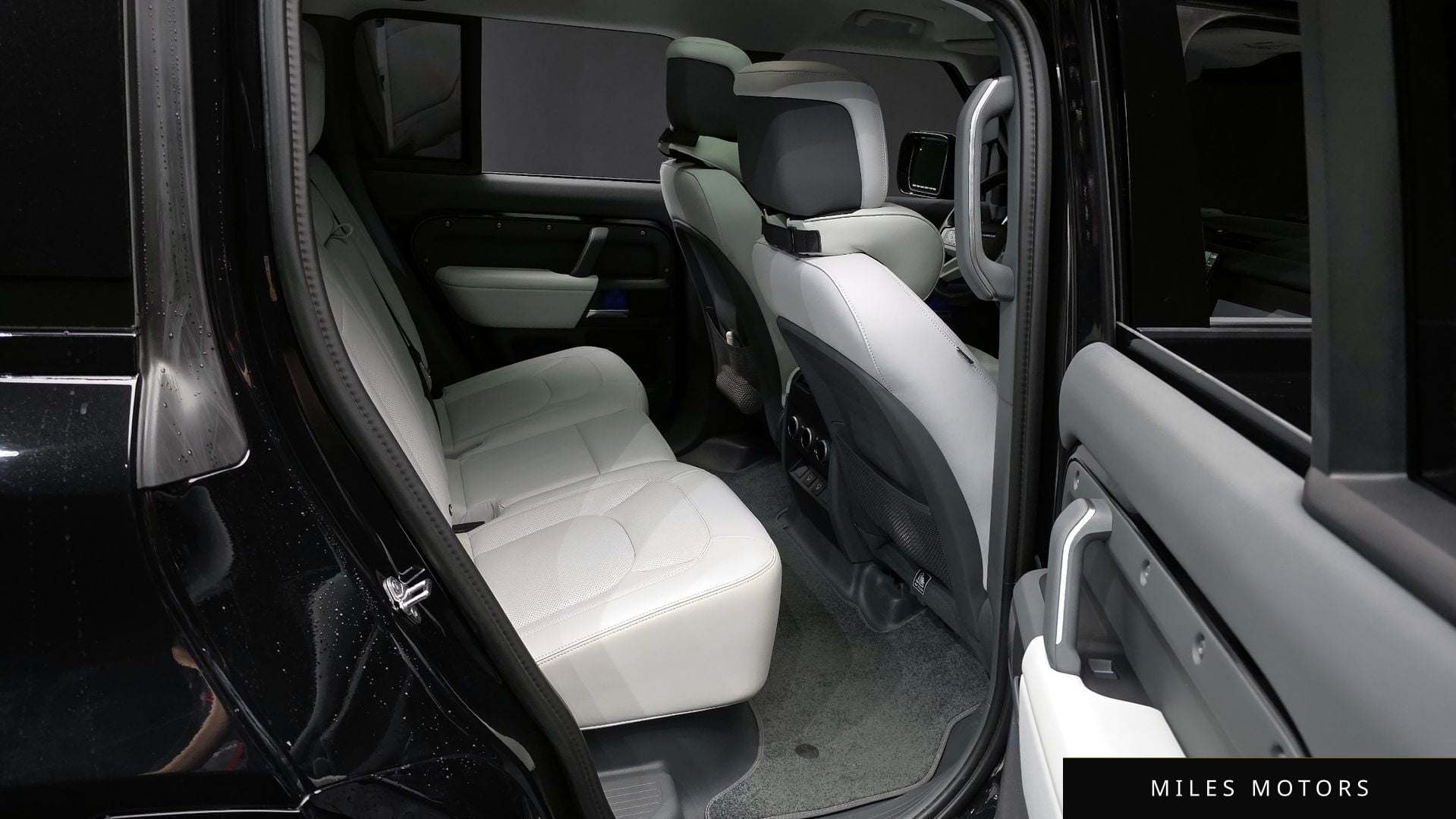Land Rover Defender 2025 — миниатюра 12