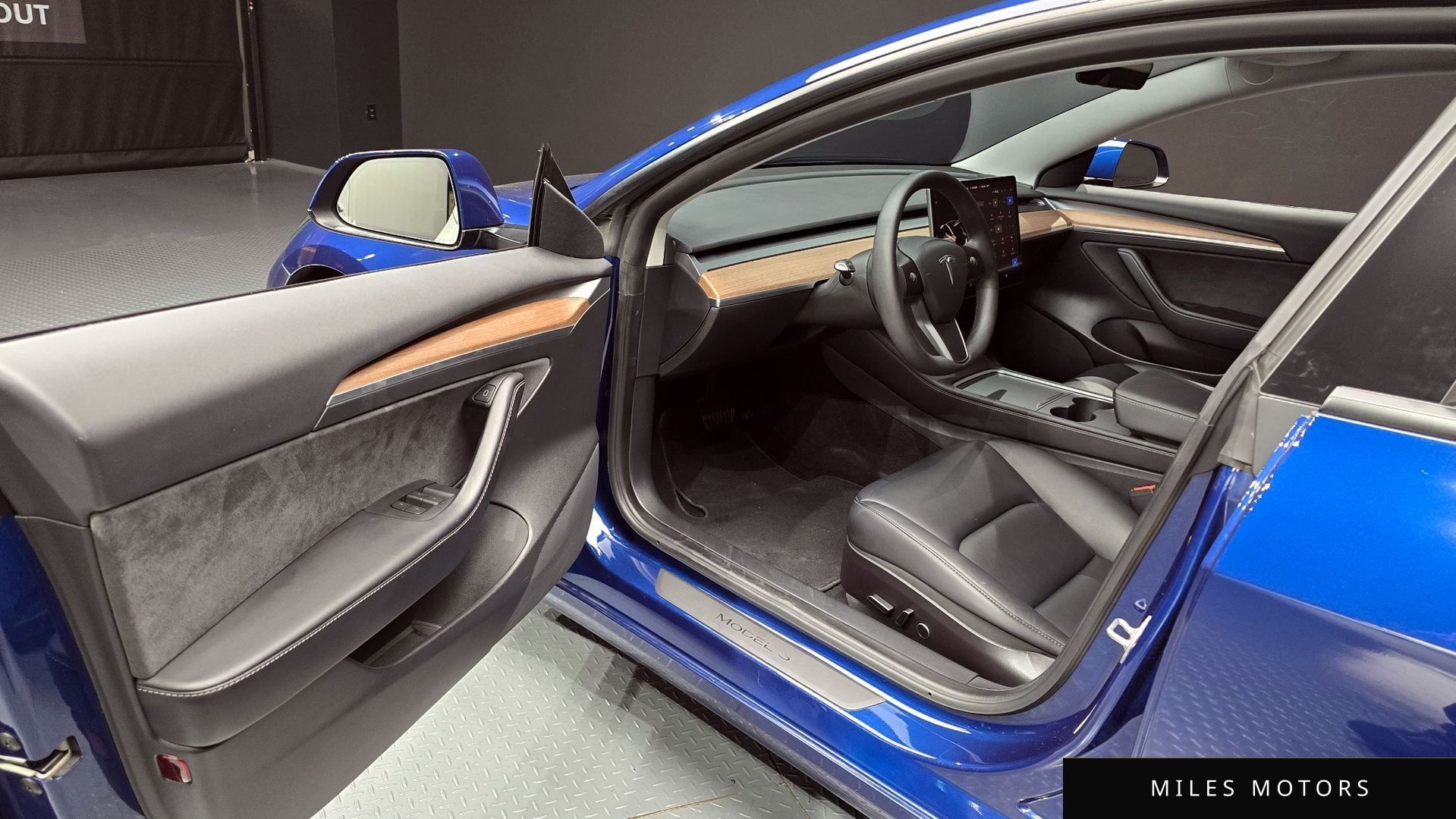 Tesla Model 3 2022 — миниатюра 10
