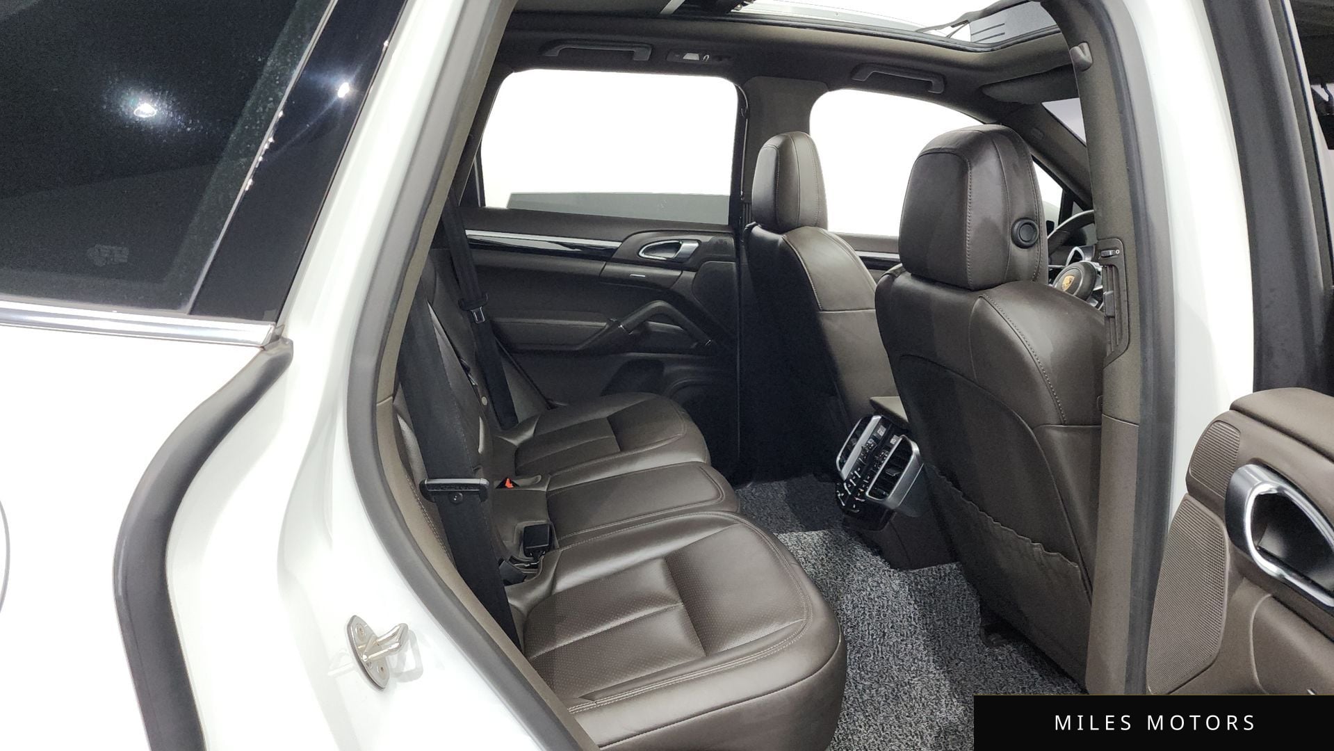 Porsche Cayenne 2016 — миниатюра 12