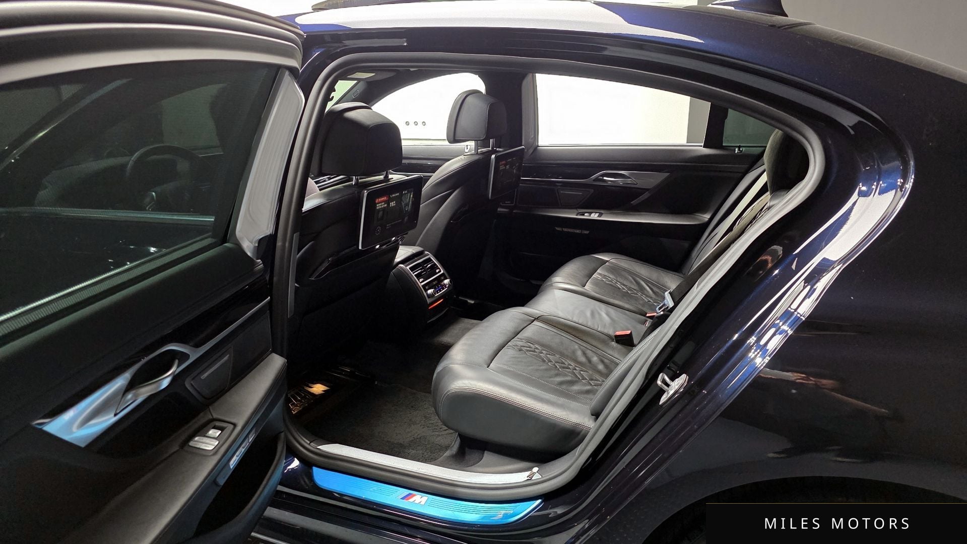 BMW 7 Series (G11) 2018 — миниатюра 11
