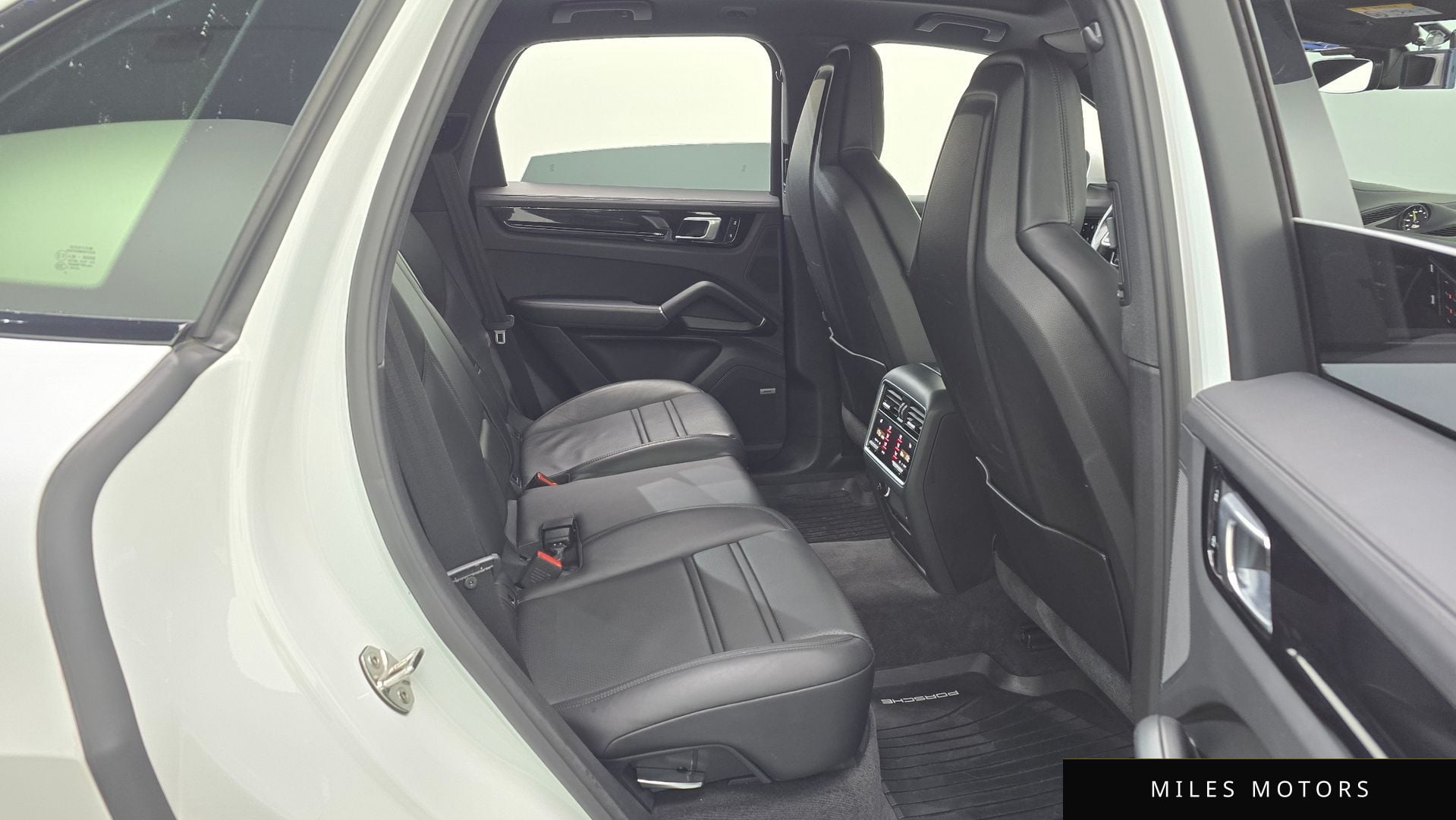 Porsche Cayenne 2020 — миниатюра 12