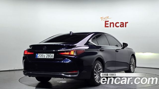 Лексус ES300h 2023 — миниатюра 2