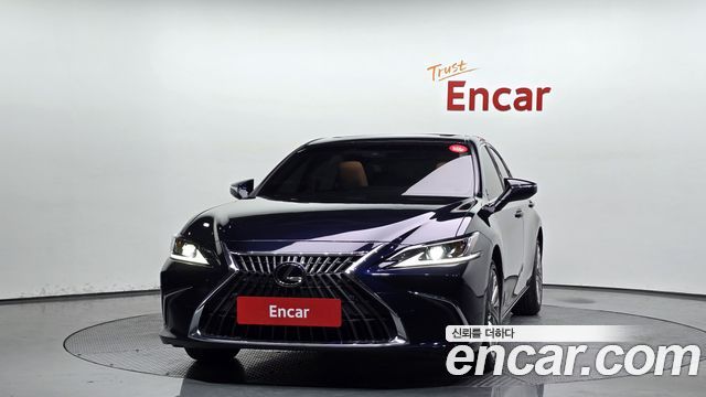 Лексус ES300h 2023 — миниатюра 3