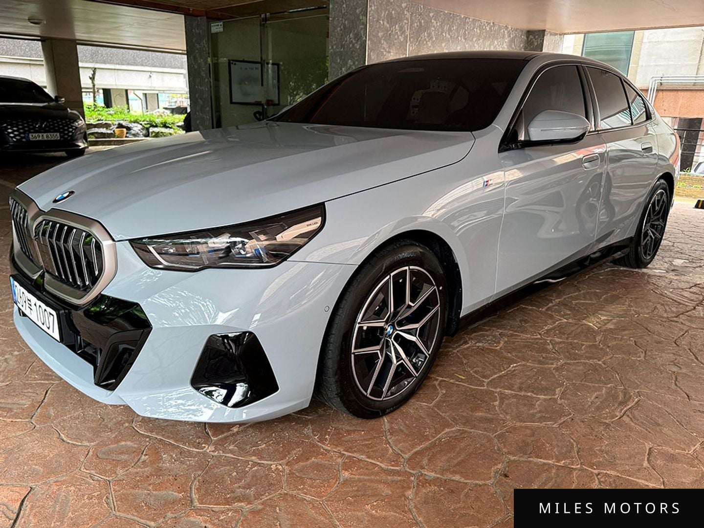 BMW 5 Series (G60) 2025 — миниатюра 2