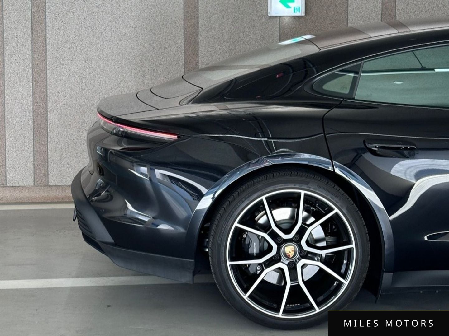 Porsche Taycan 2024 — миниатюра 2