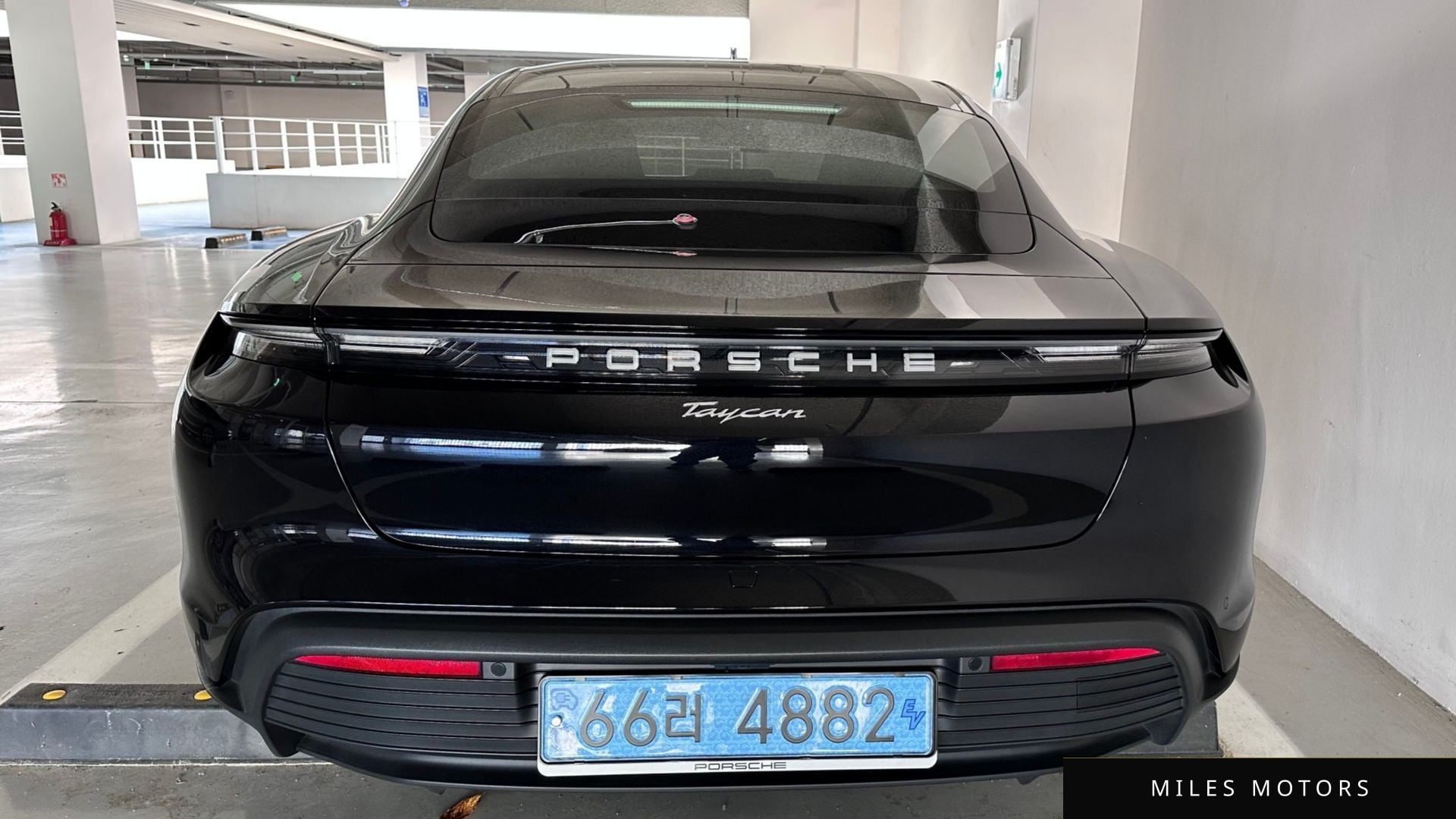 Porsche Taycan 2024 — миниатюра 4